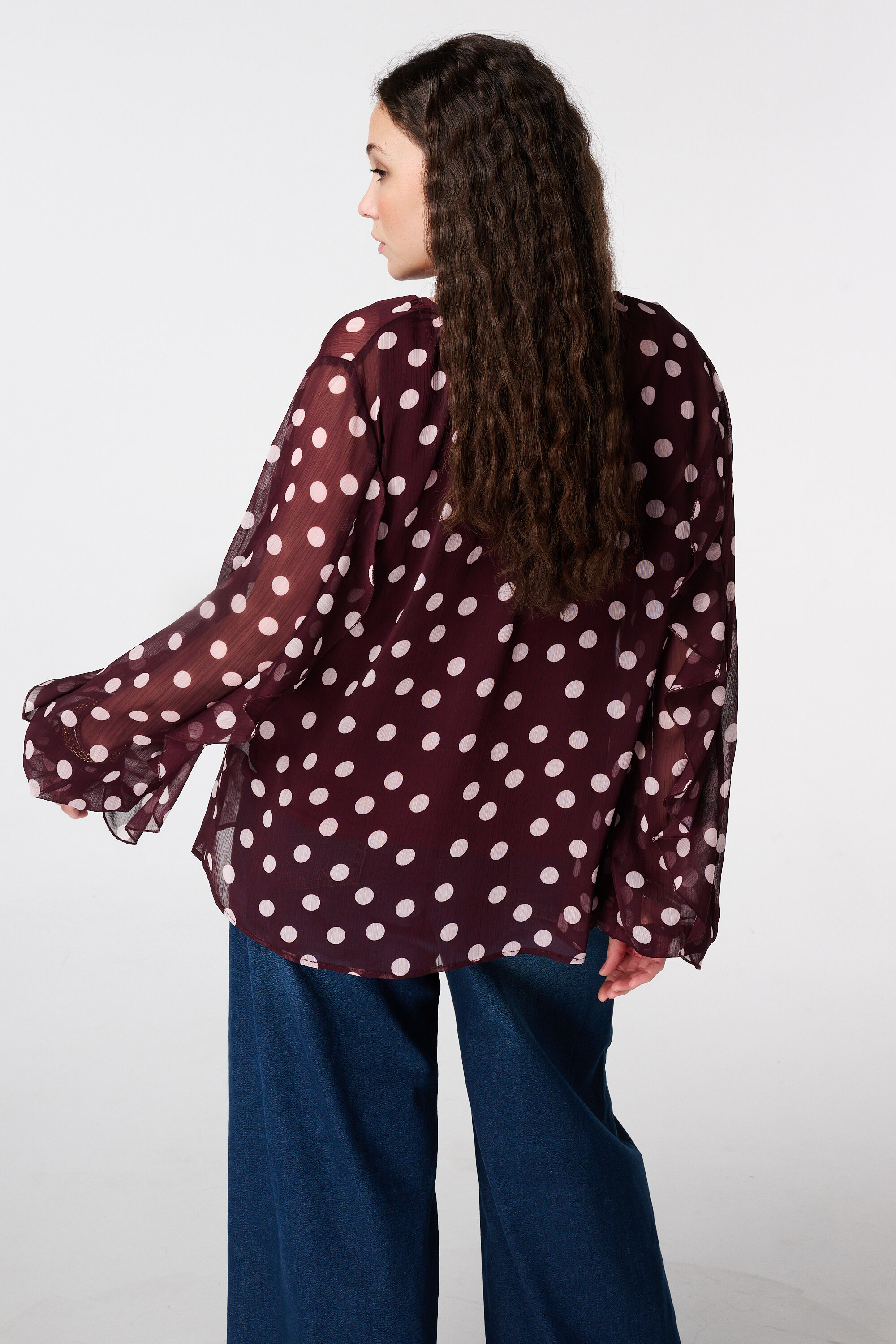 Blusa de mesh con volantes image number 3
