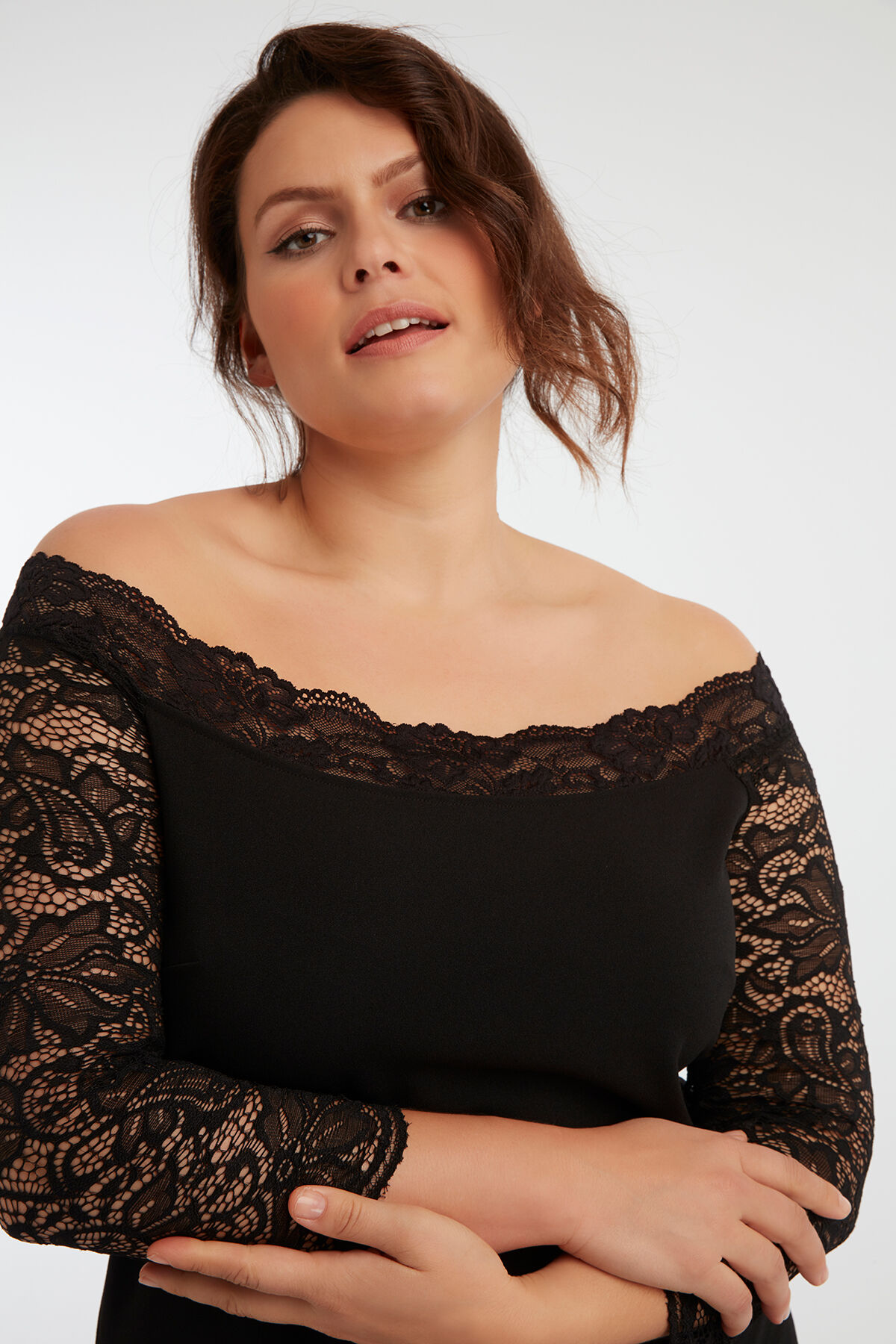 Vestido con encaje image number 6