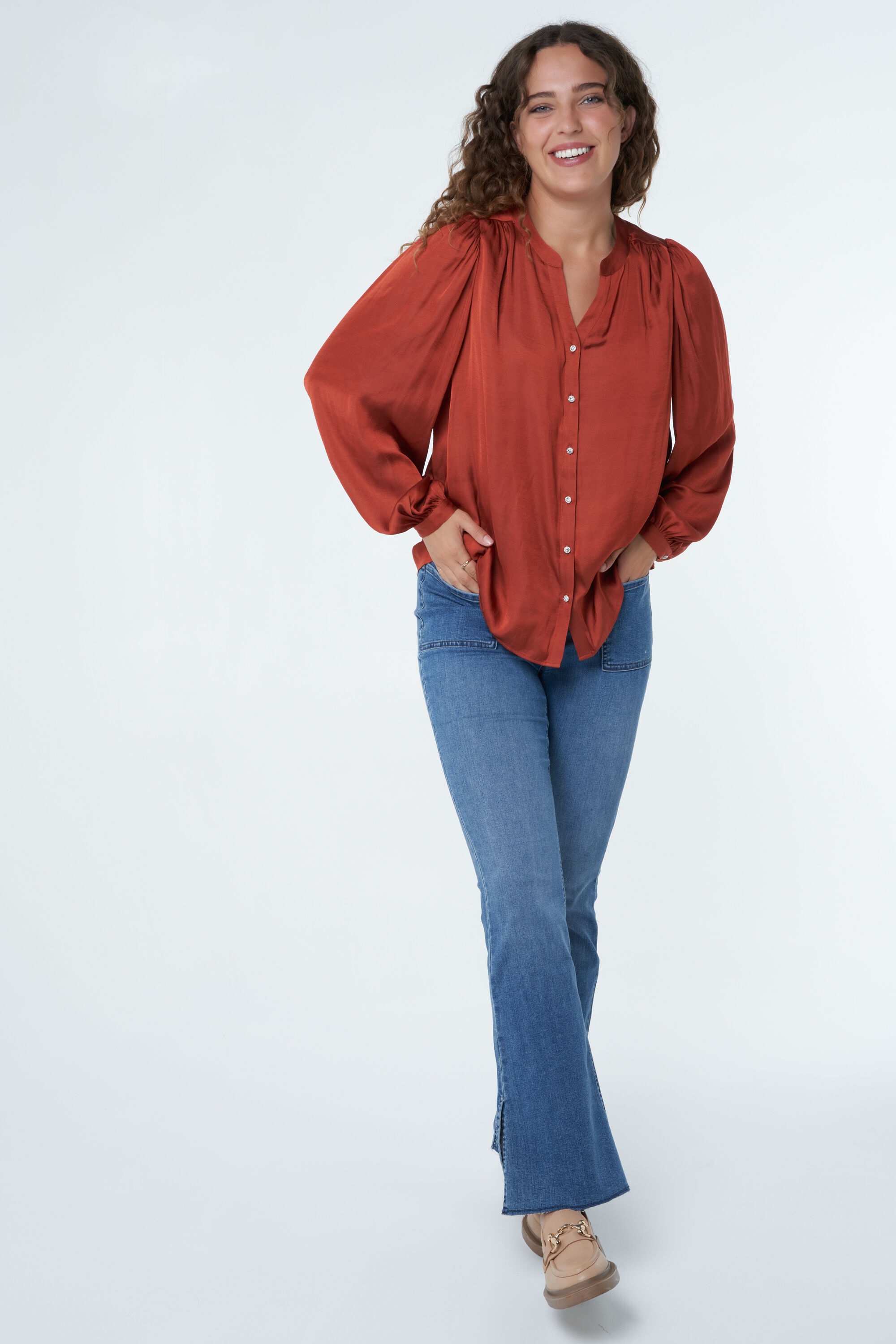 Blusa de sat&eacute;n  image number 0