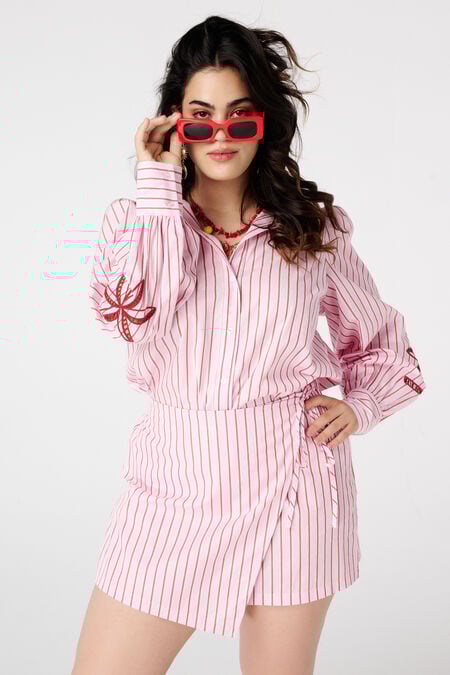 Blusa con mangas bordadas Blusa con mangas bordadas