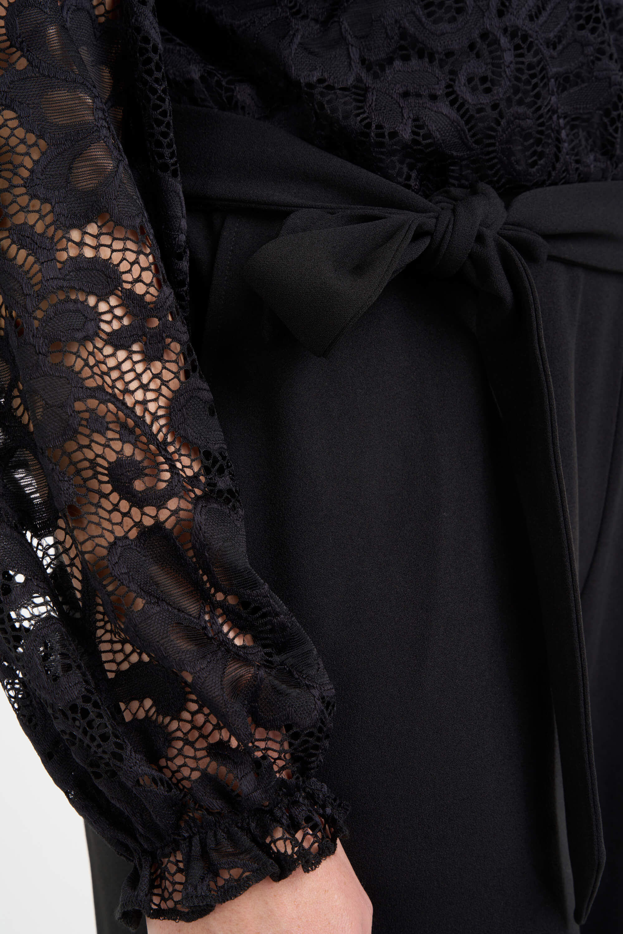 Mono con encaje image number 5