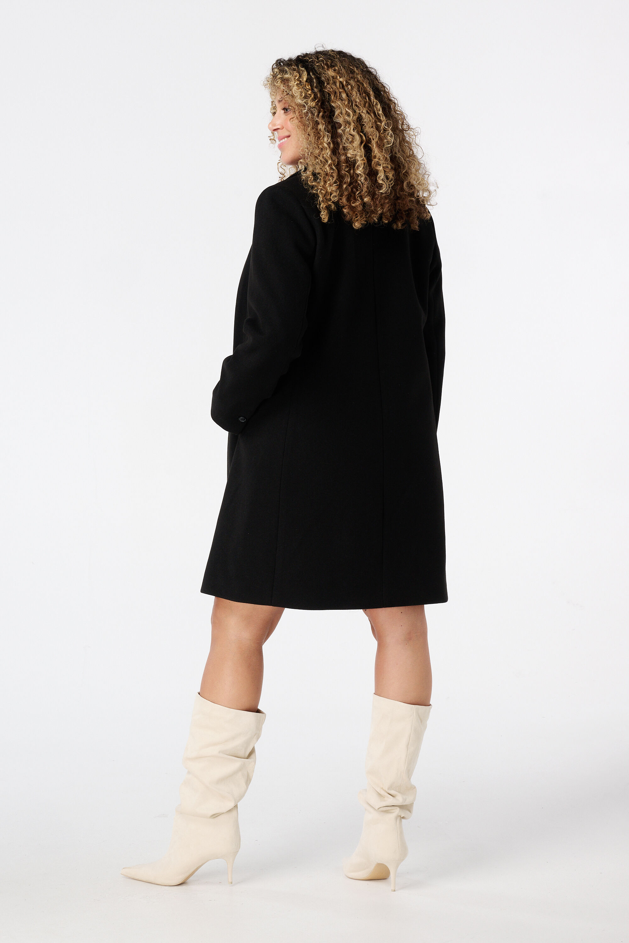 Chaqueta con botones image number 3