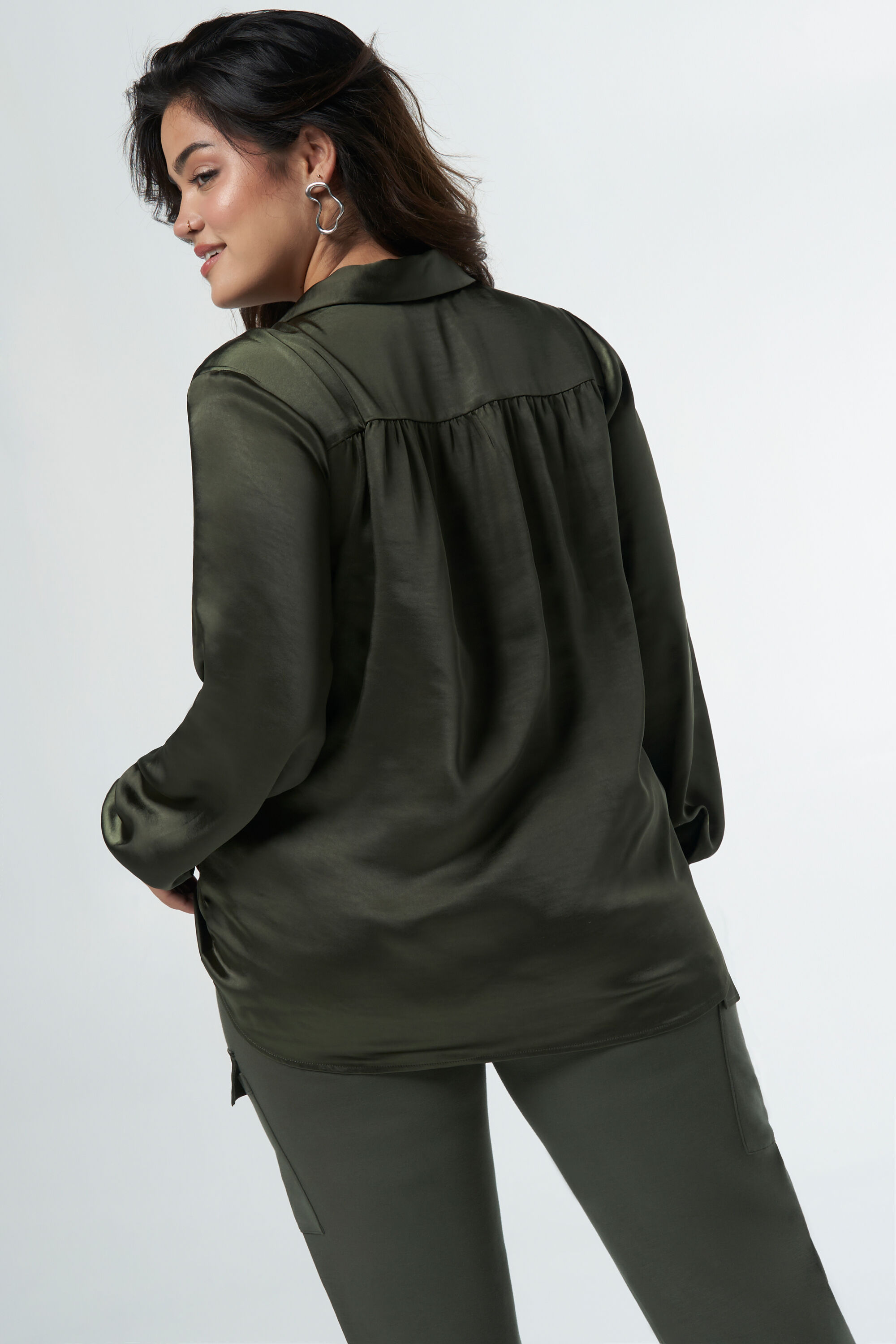 Blusa tipo sat&eacute;n image number 3