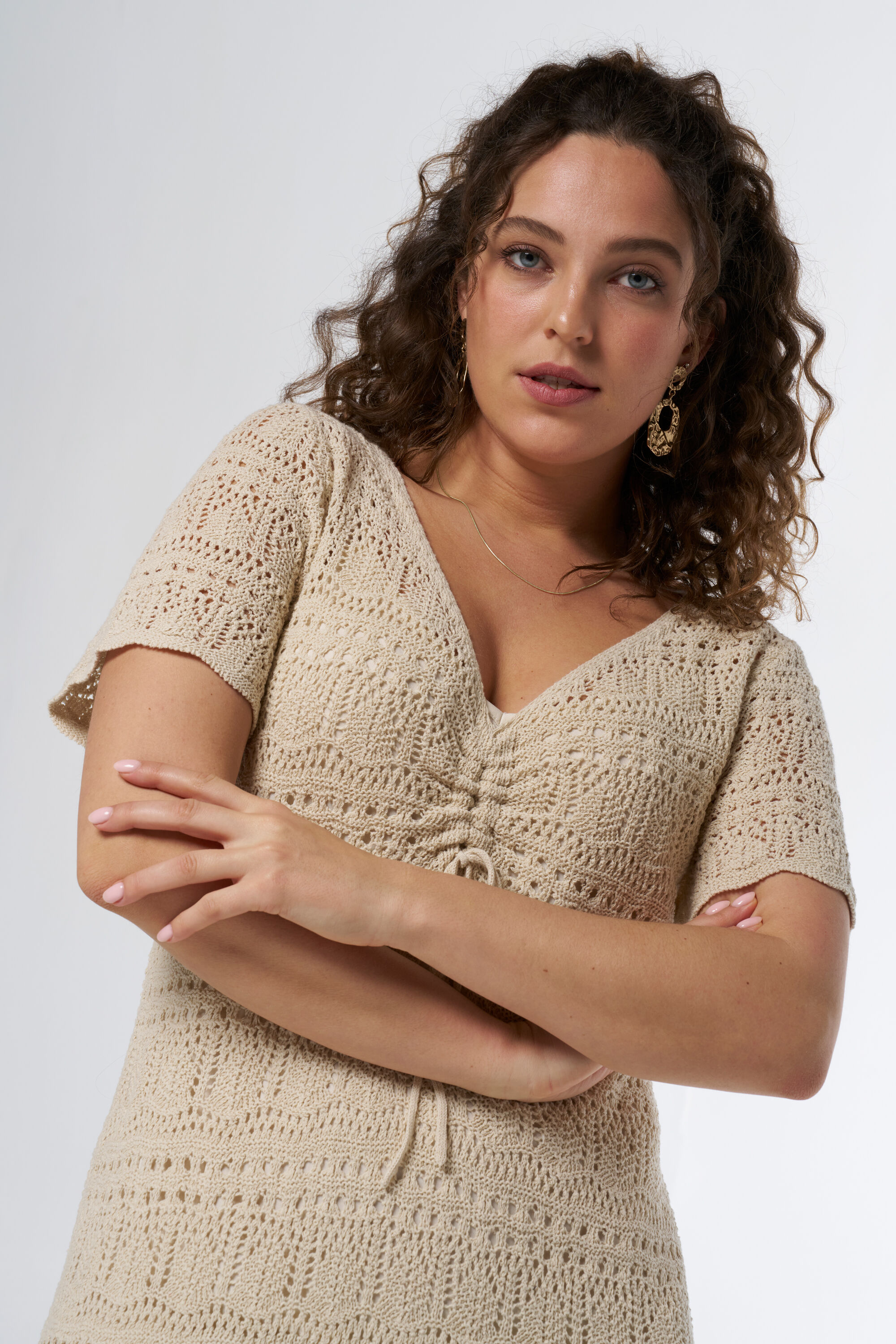 Vestido de ganchillo con un lazo como detalle image number 5