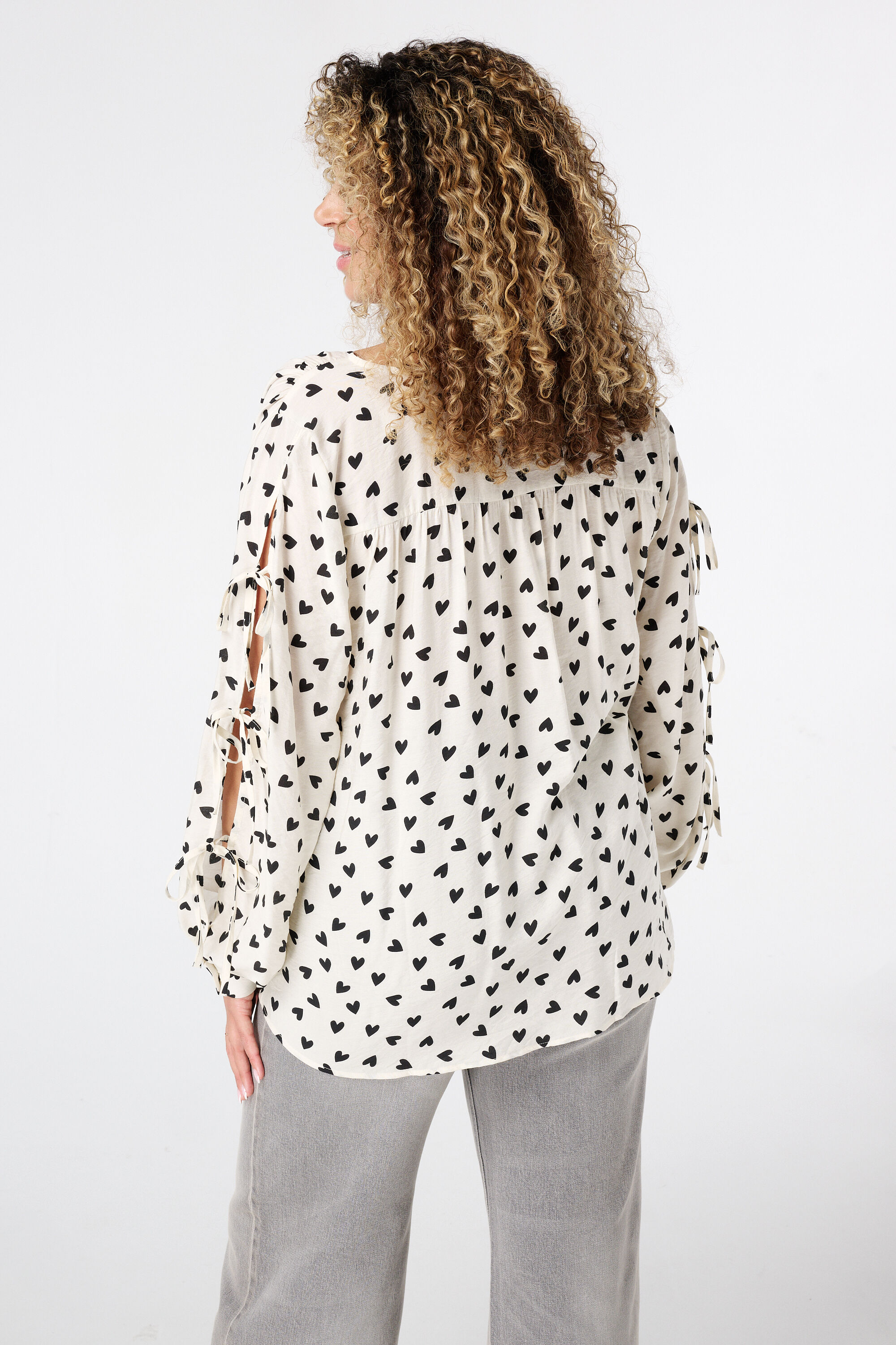 Blusa con lazos como detalle image number 3