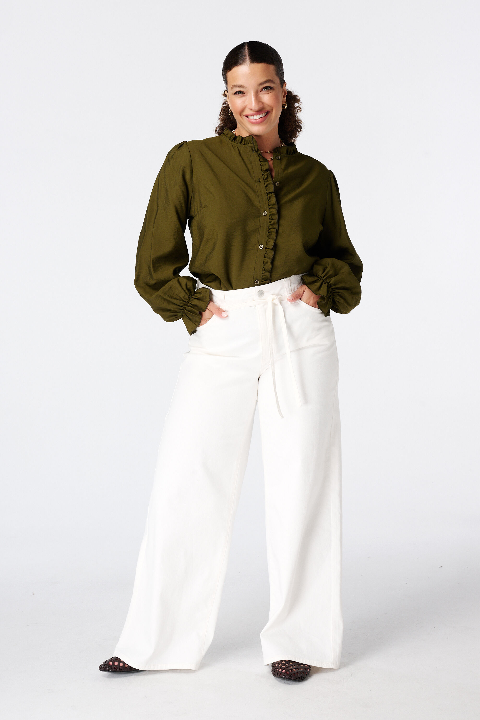 Blusa con volantes image number 5