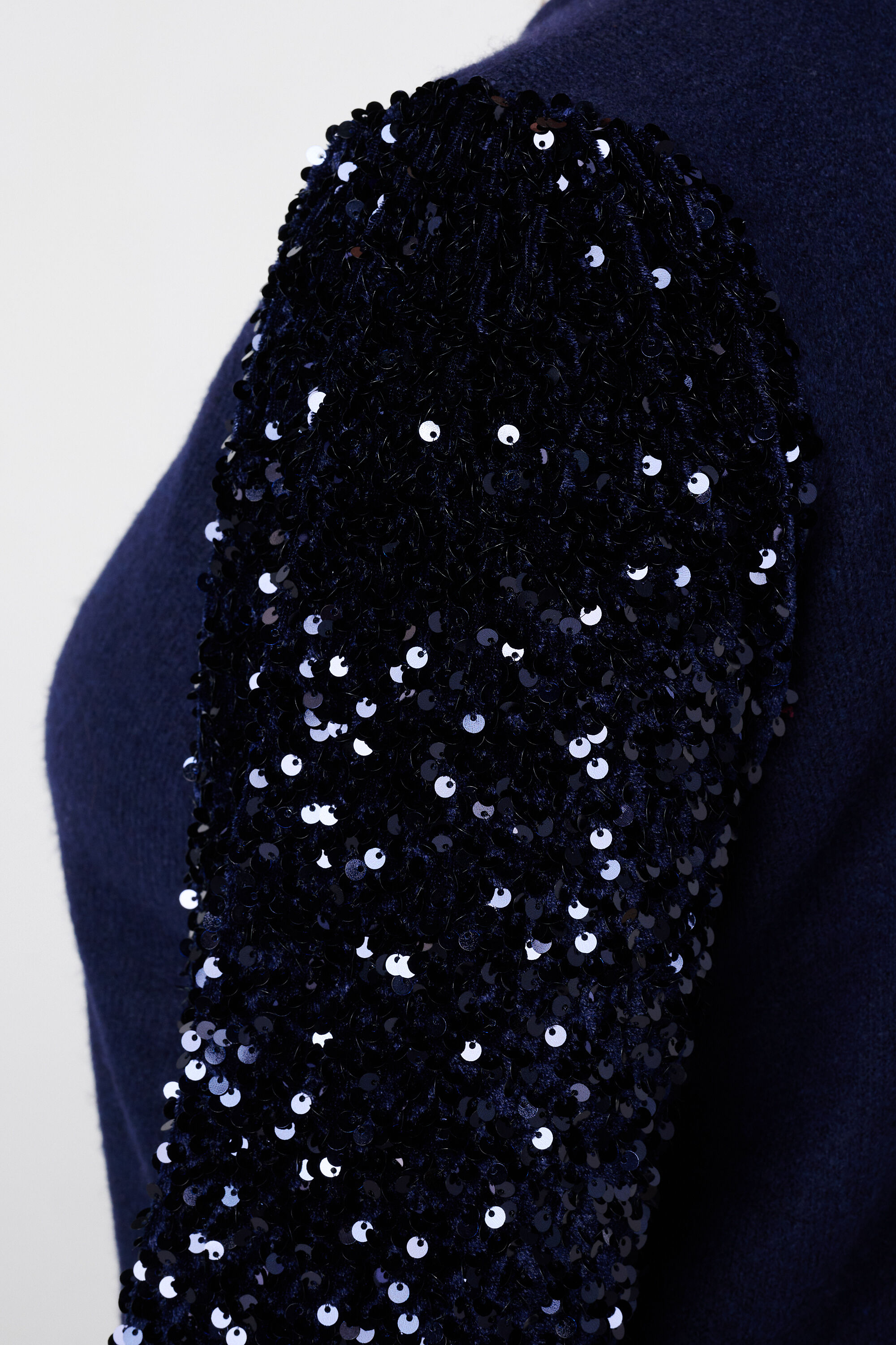 T&uacute;nica de punto con mangas de lentejuelas image number 6