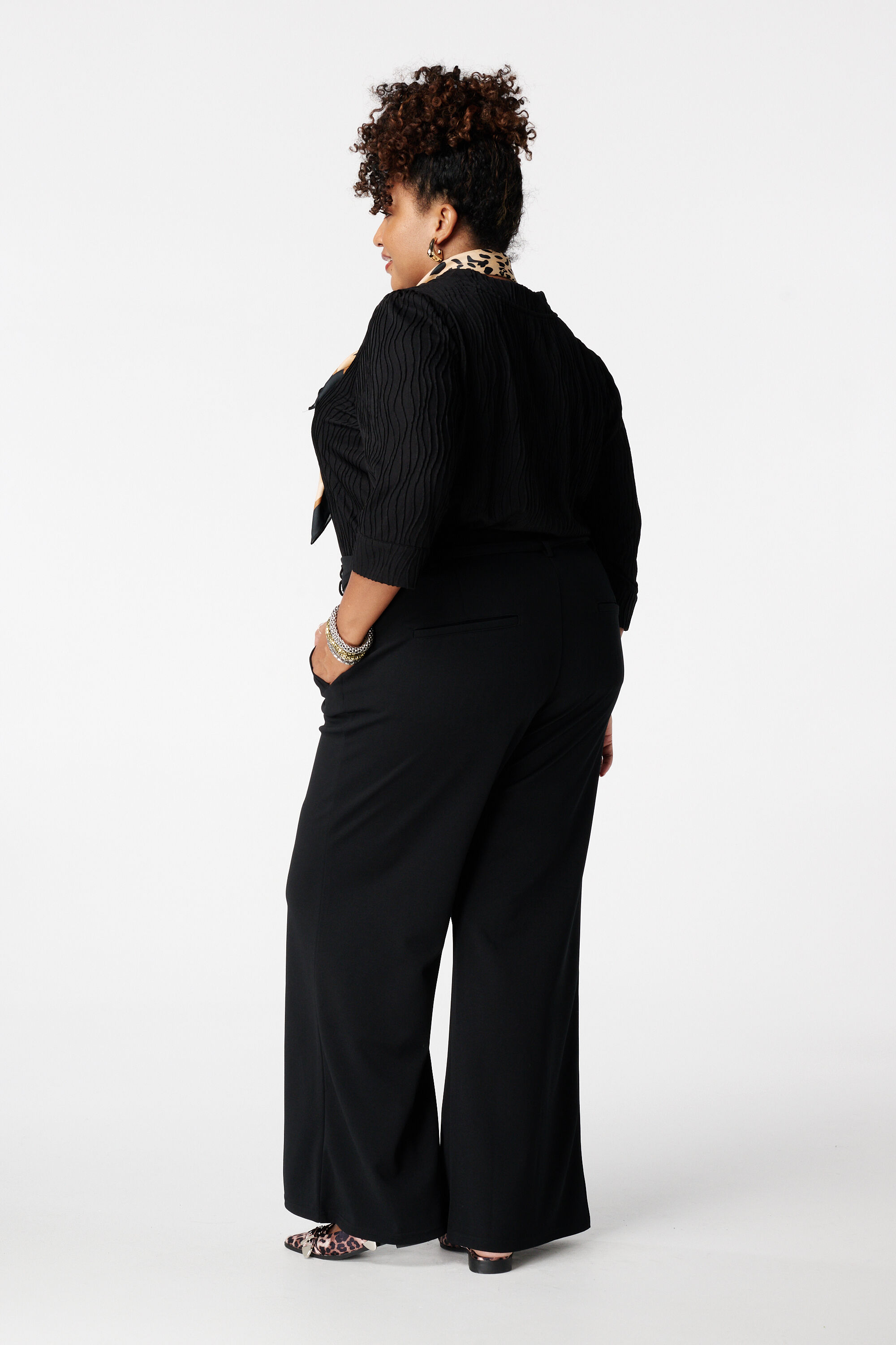 Pantal&oacute;n recto con cintur&oacute;n image number 3