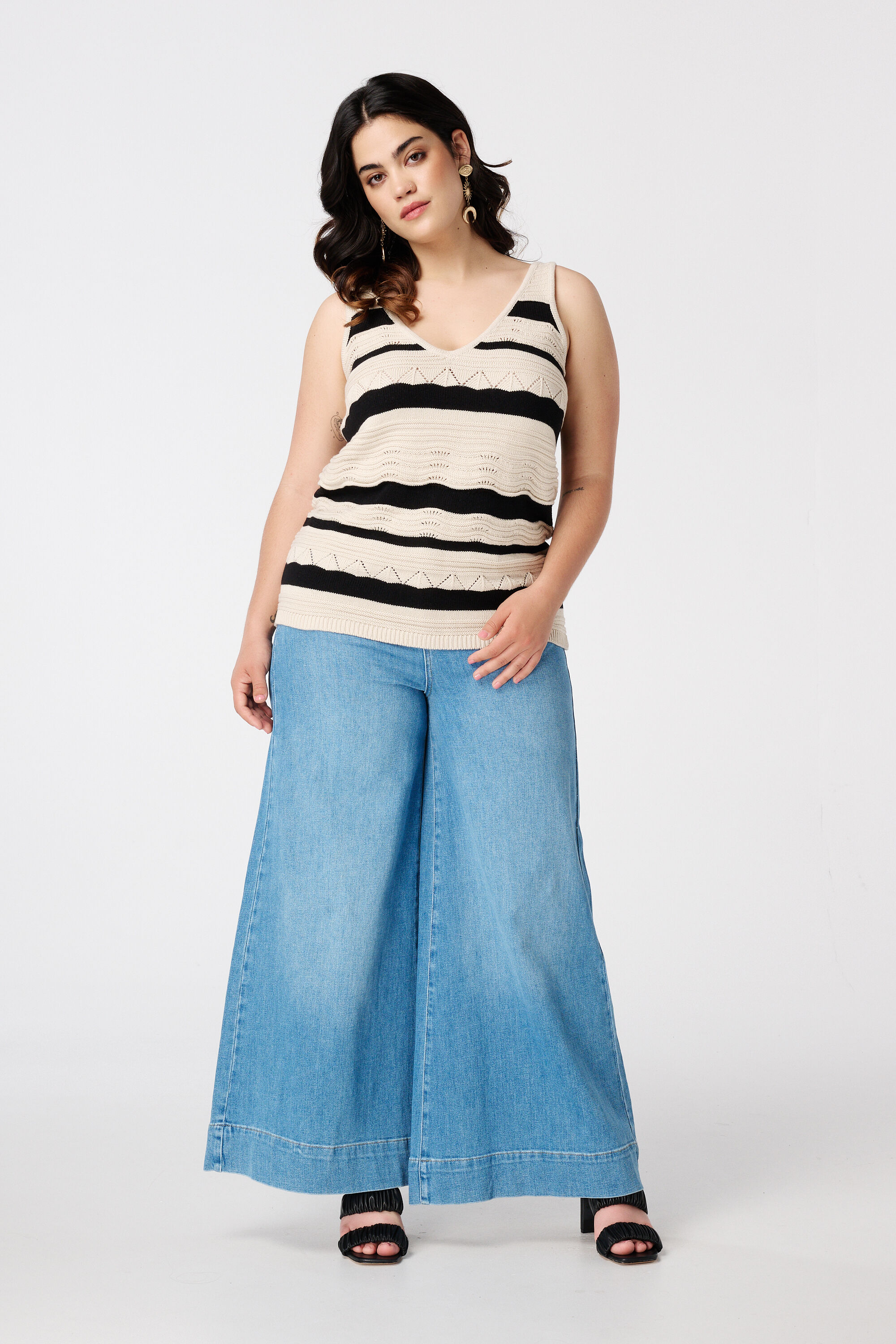 Top con escote en V image number 5