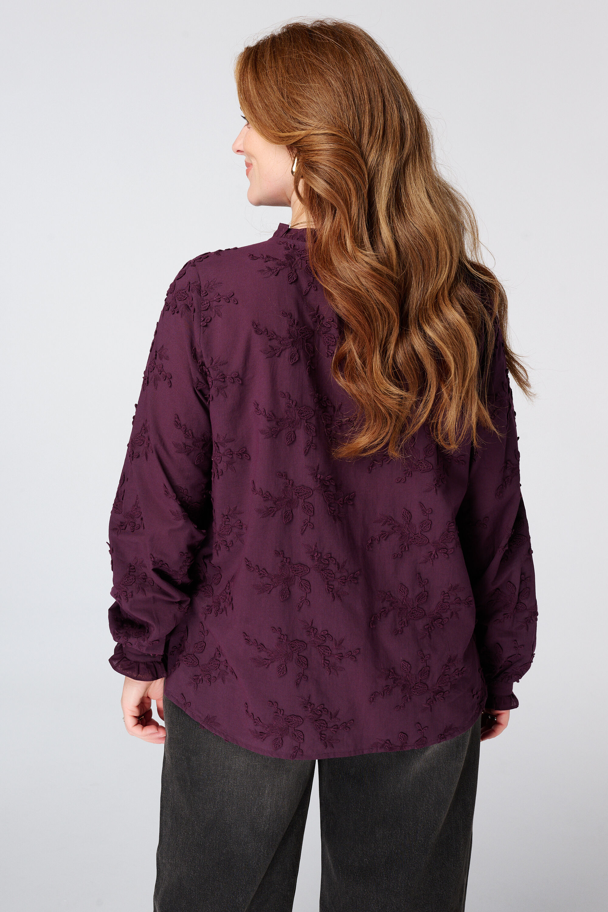 Blusa con bordados image number 3