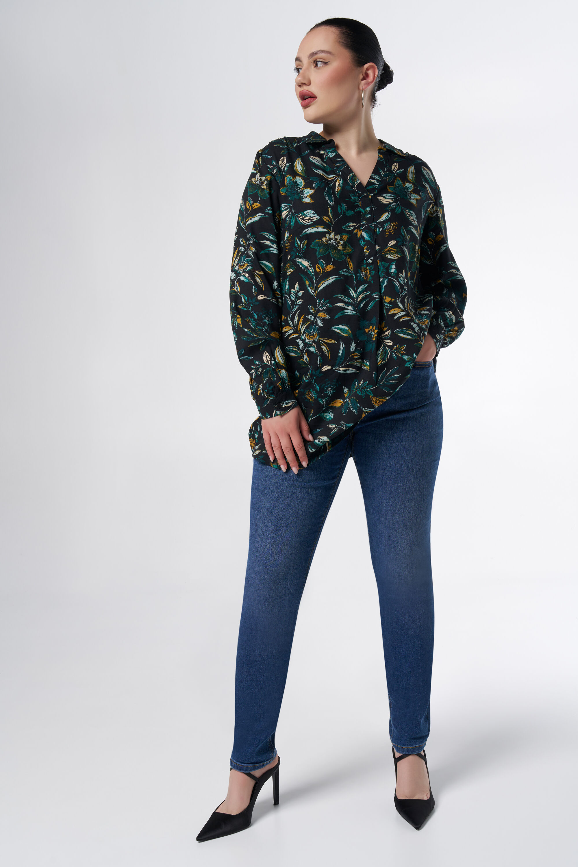 Blusa con estampado  image number 5