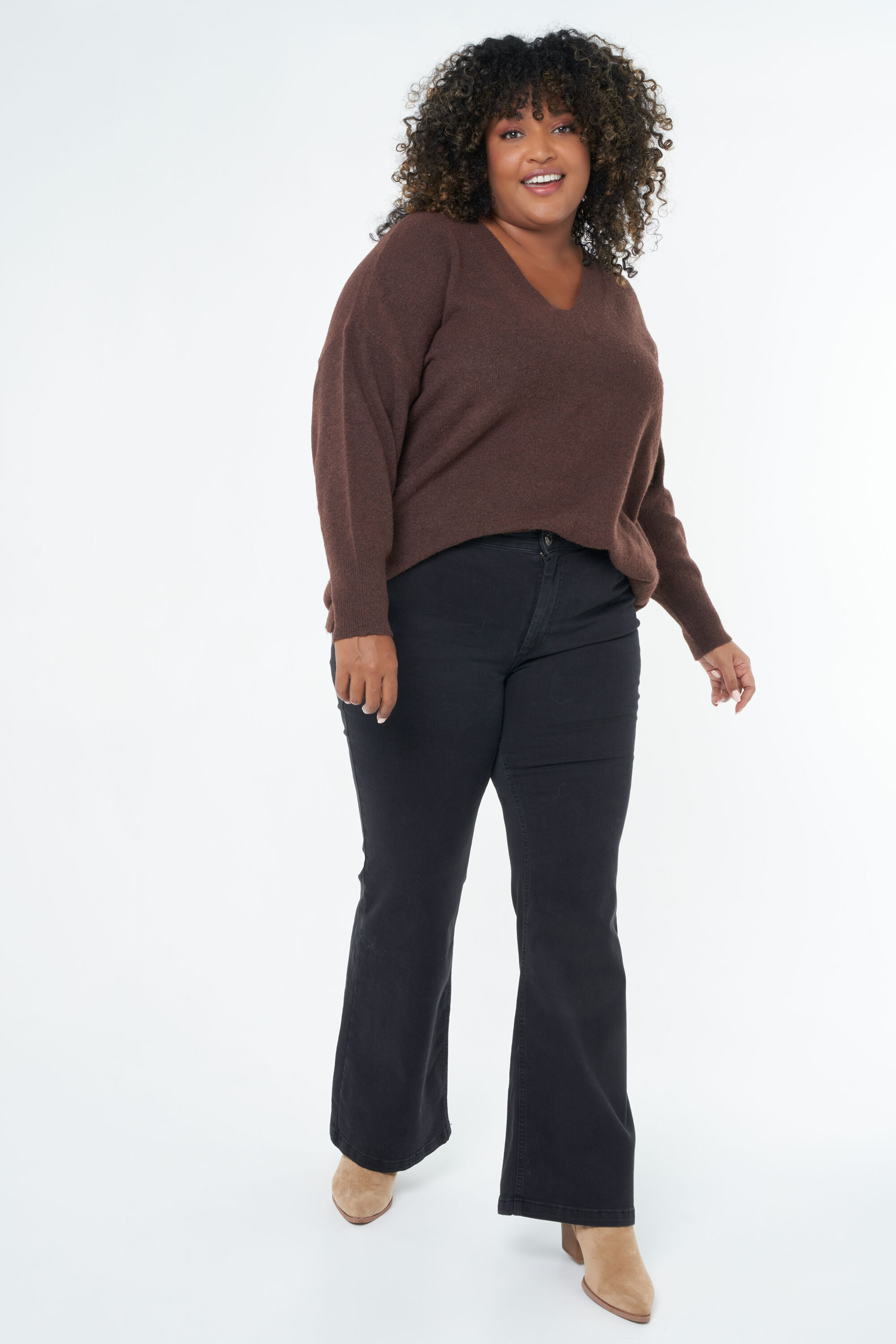 Su&eacute;ter de punto fino con escote en V image number 5