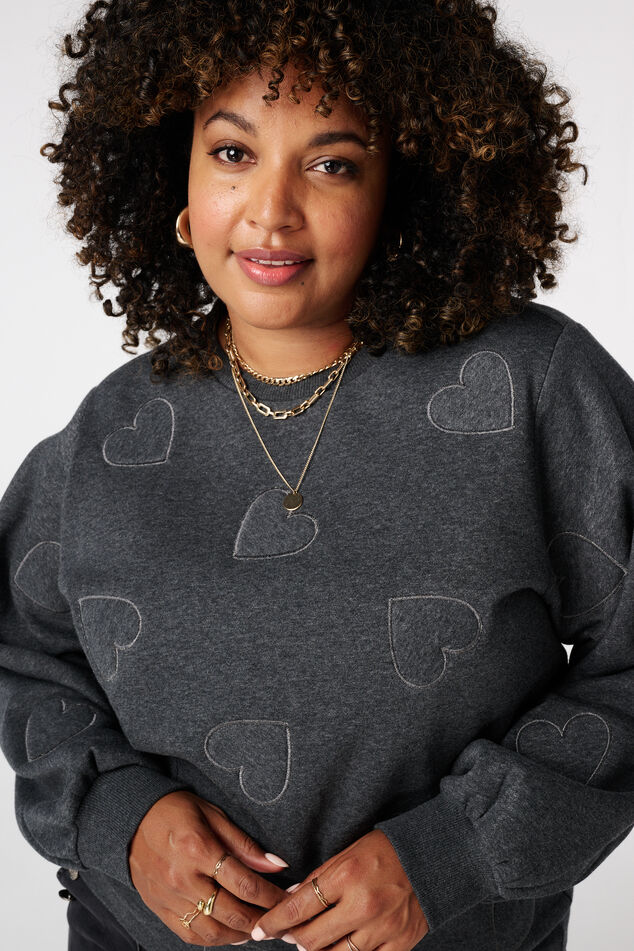 Jersey con corazones bordados image number 4