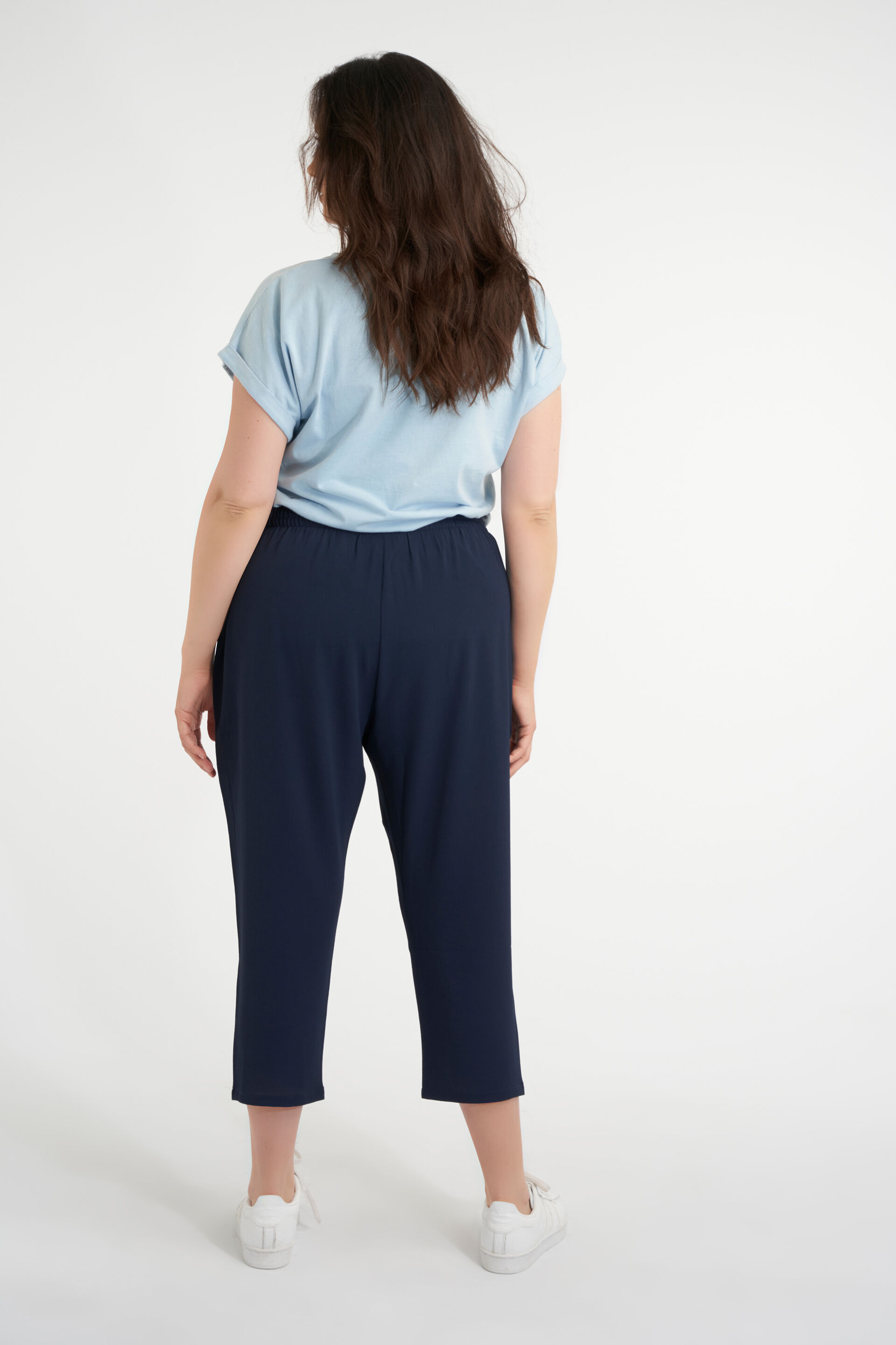 Pantalones de corte holgado image number 3