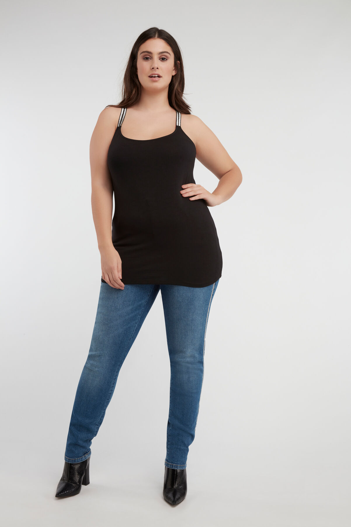 Top con tirantes de l&uacute;rex cruzados image number 3