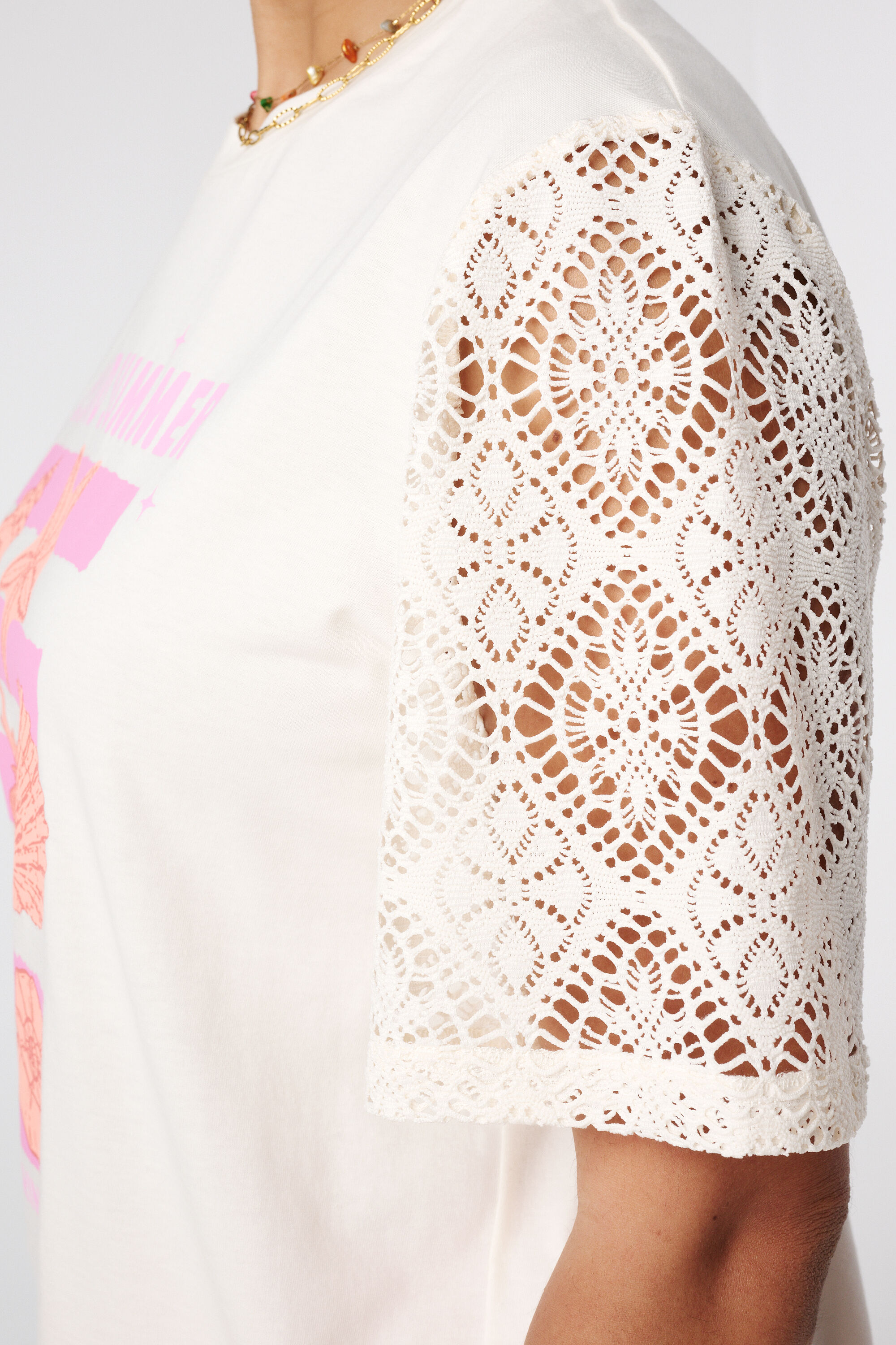 Camiseta con mangas bordadas image number 6