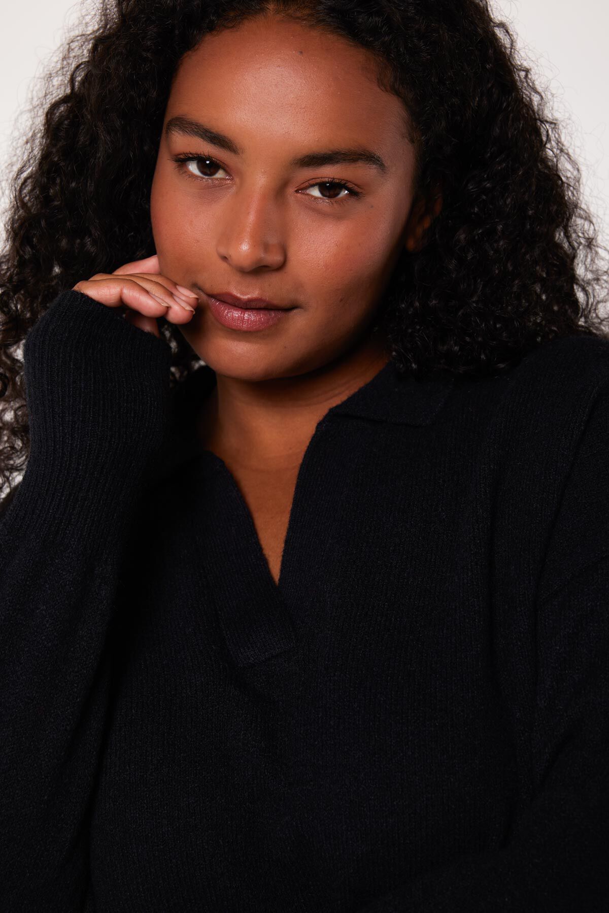 Su&eacute;ter de punto fino con cuello de polo image number 4