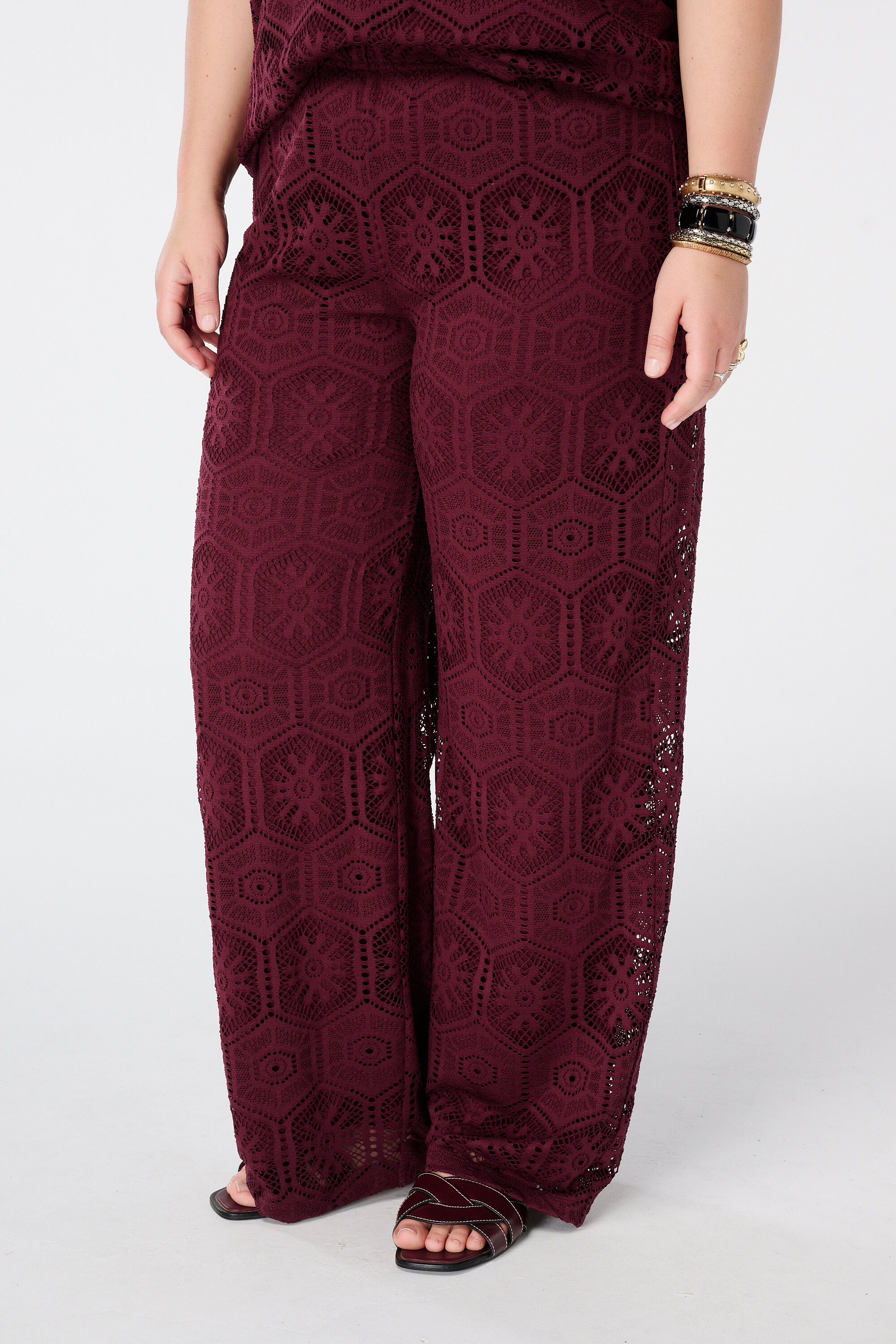 Pantal&oacute;n amplio con crochet image number 5