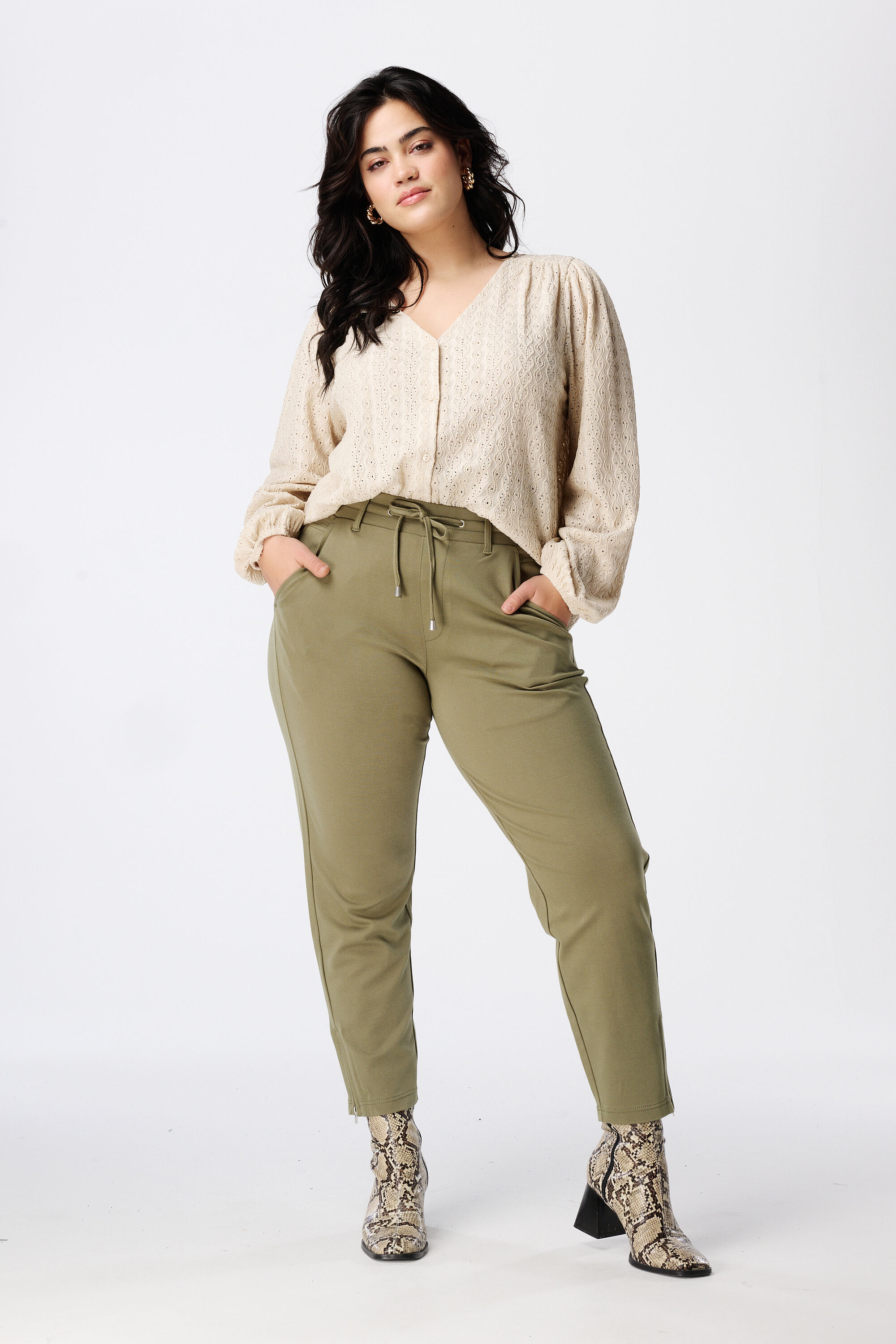 Top con bordado image number 5