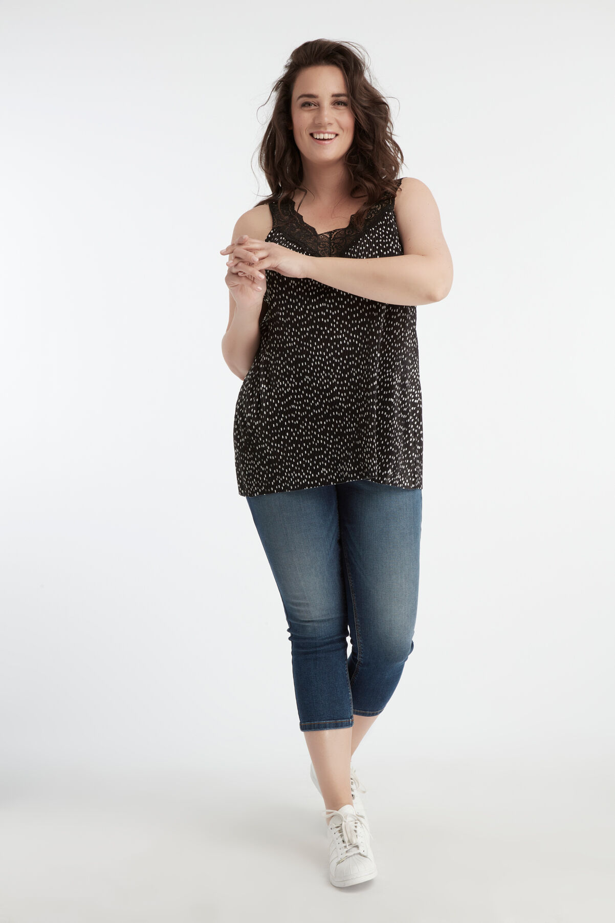 Top plisado con lunares y encaje image number 5