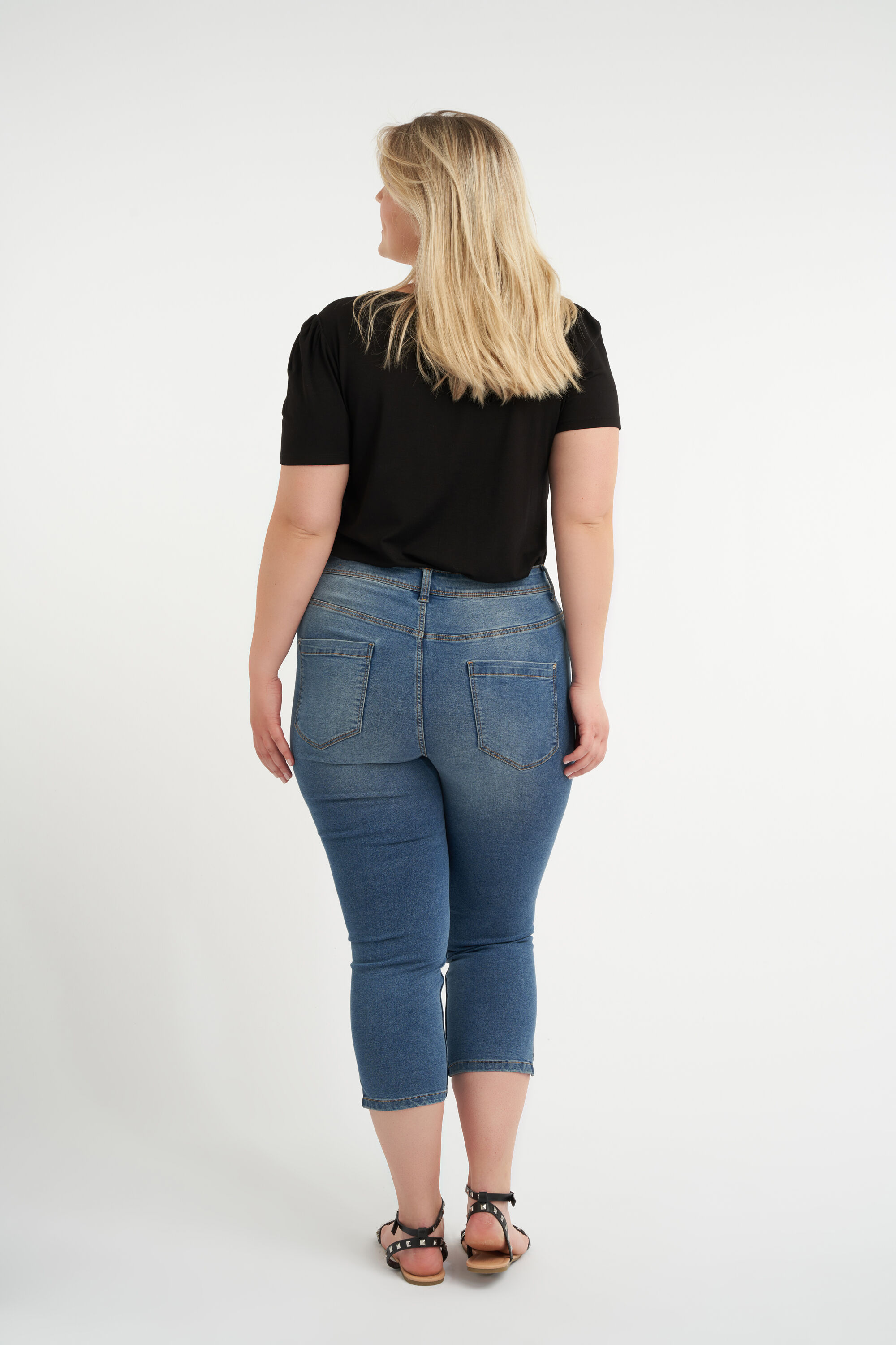 Pantalones tobilleros con detalles image number 3