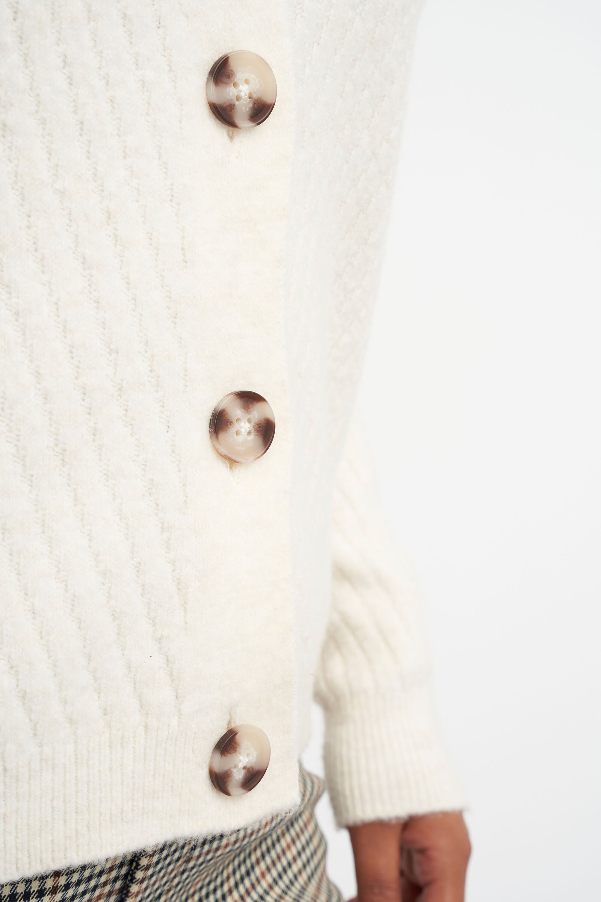 C&aacute;rdigan de punto image number 5