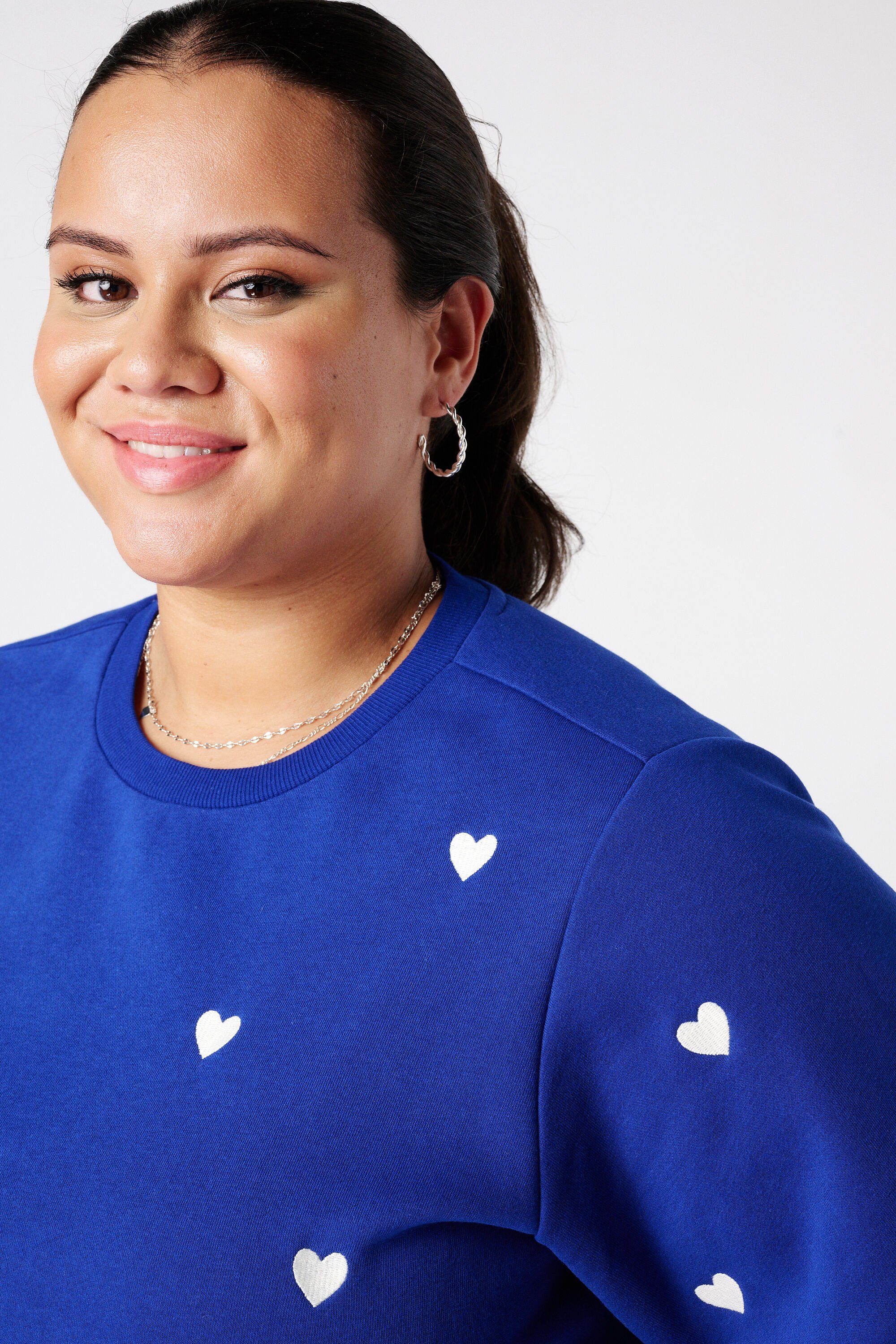 Jersey con corazones bordados y mangas abullonadas image number 4