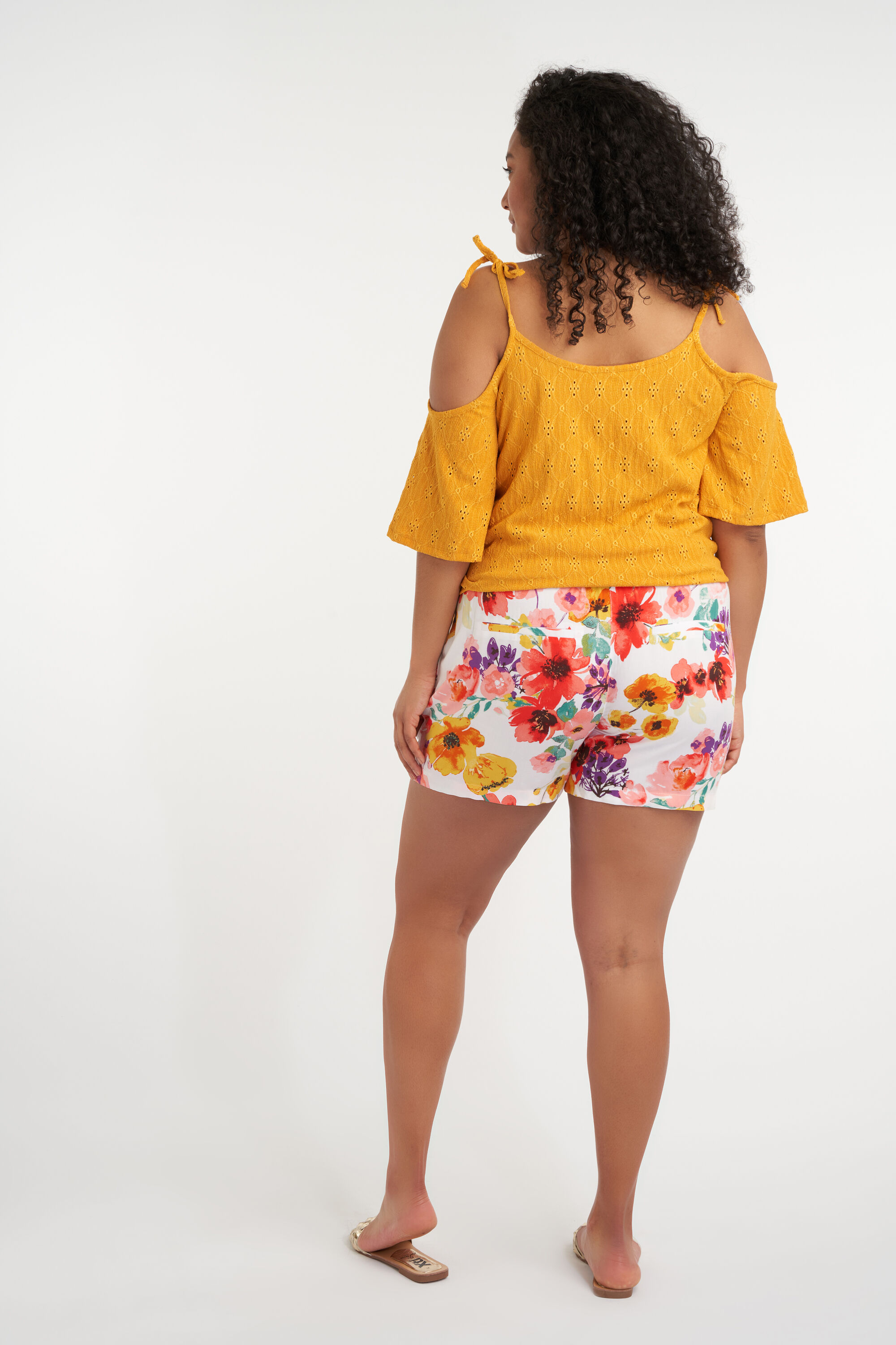 Short con estampado floral  image number 3