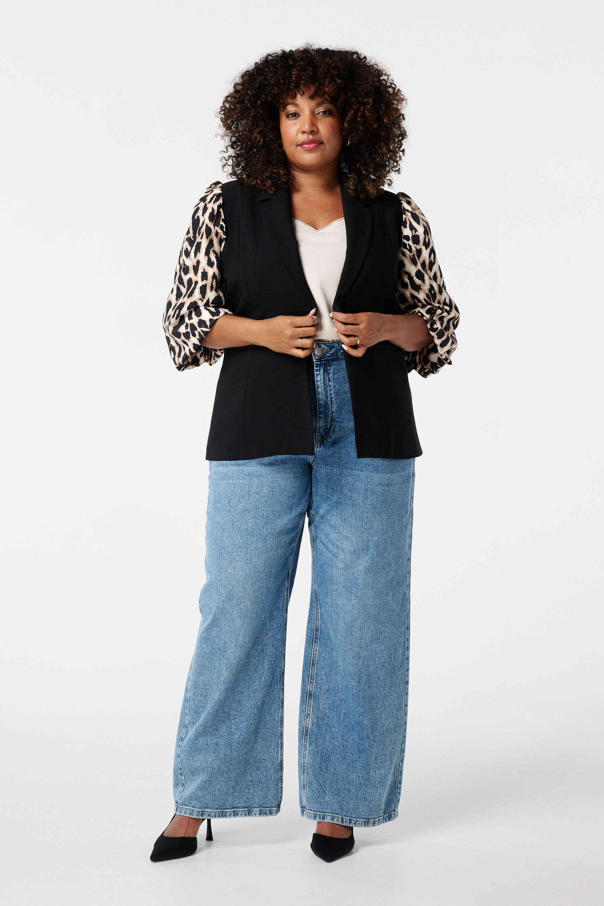 Blazer con estampado de pantera y manga abullonada image number 5