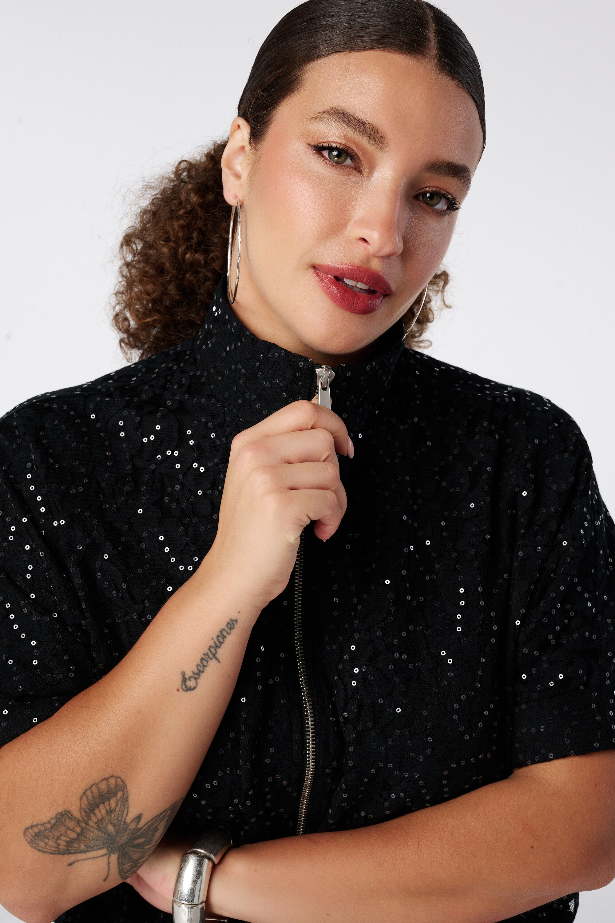 Chaqueta con lentejuelas image number 4