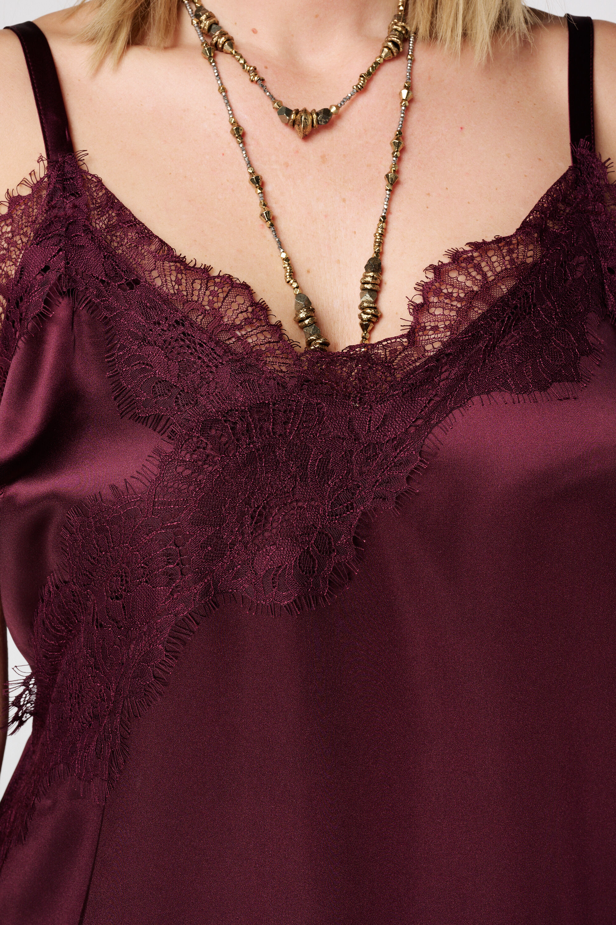 Top asim&eacute;trico con encaje image number 6