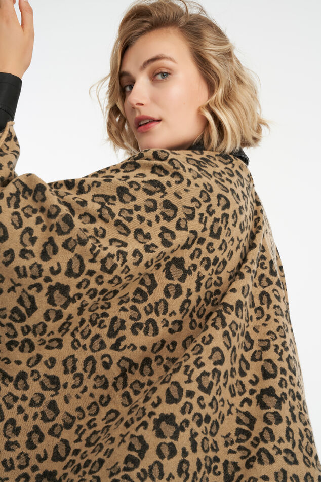 Capa con estampado de leopardo image number 4