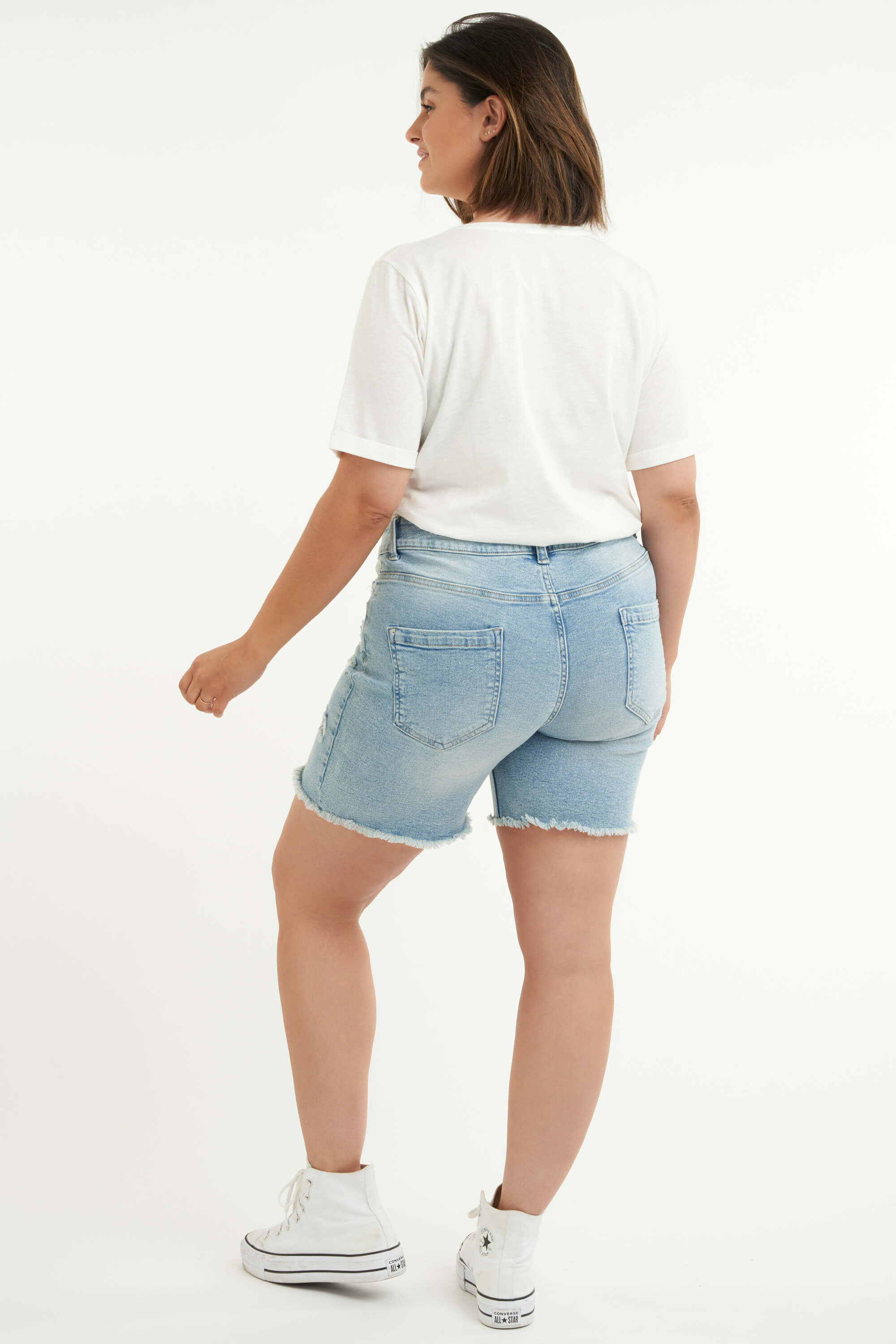 Shorts vaqueros con detalles desgastados image number 4