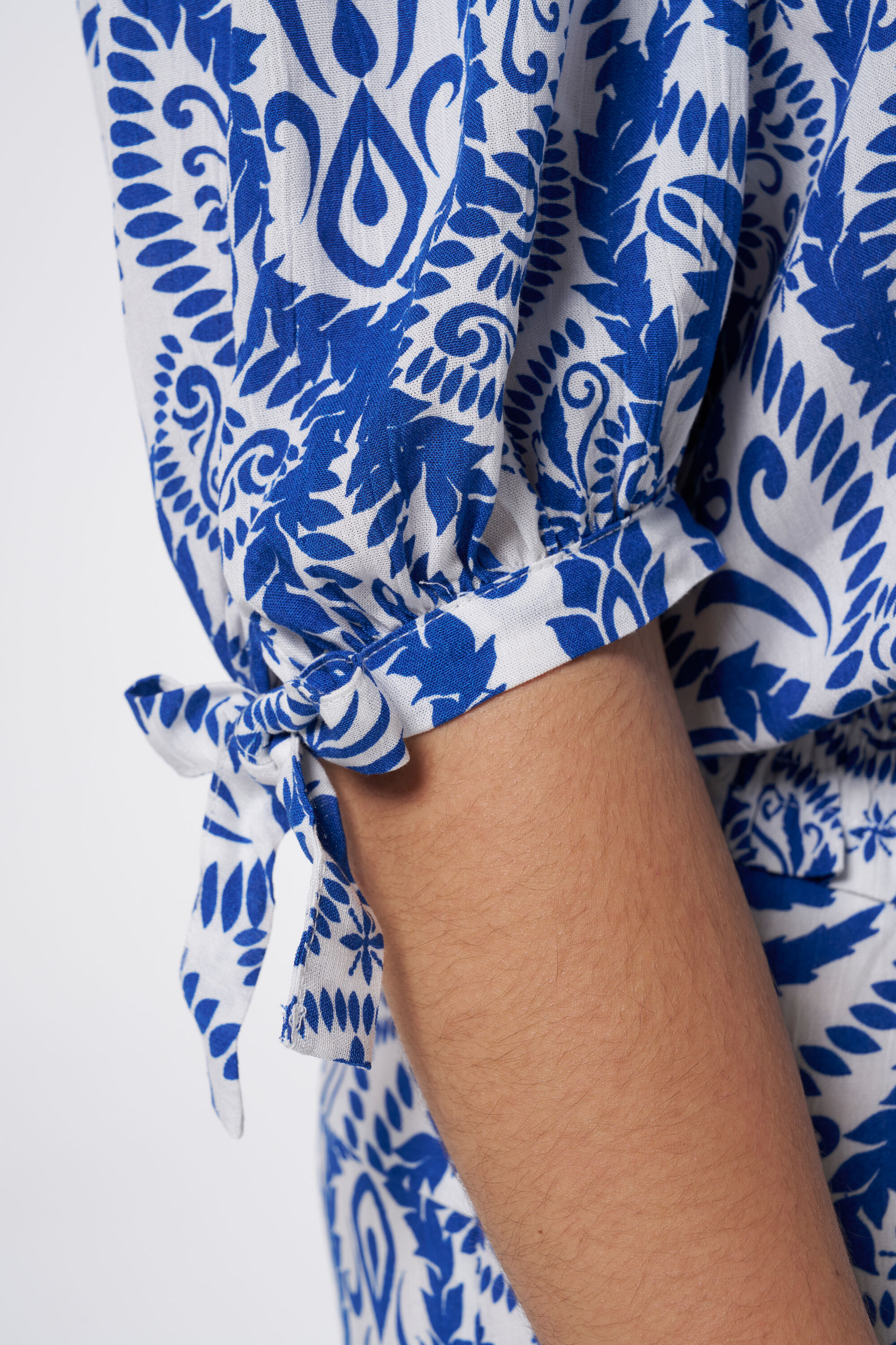 Blusa con los hombros al descubierto image number 4