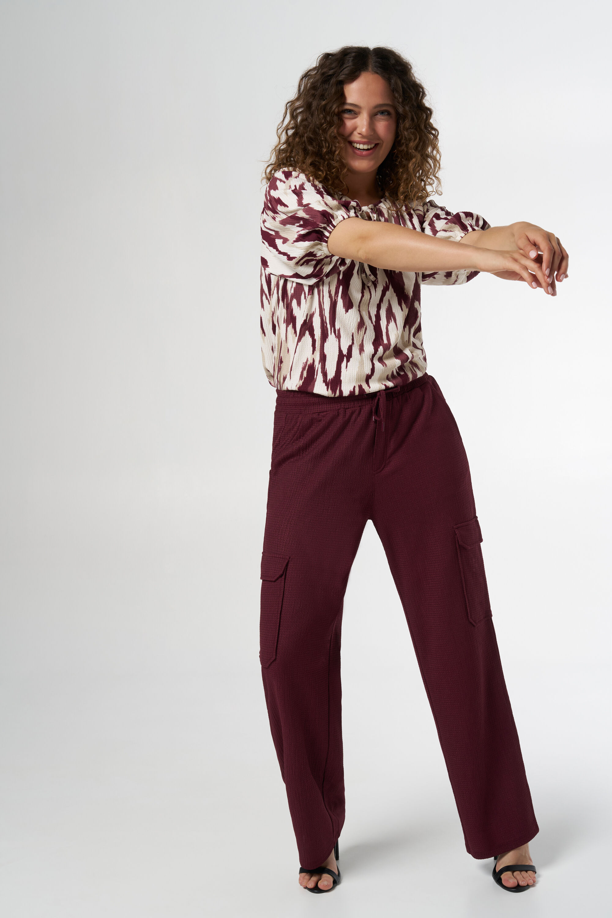 Pantalones cargo  image number 0