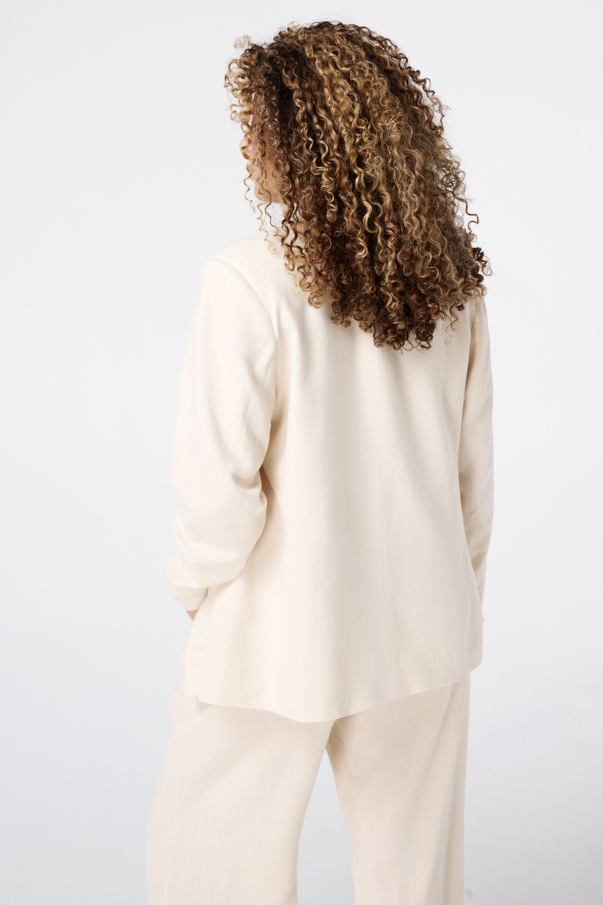 Blazer de lino image number 3