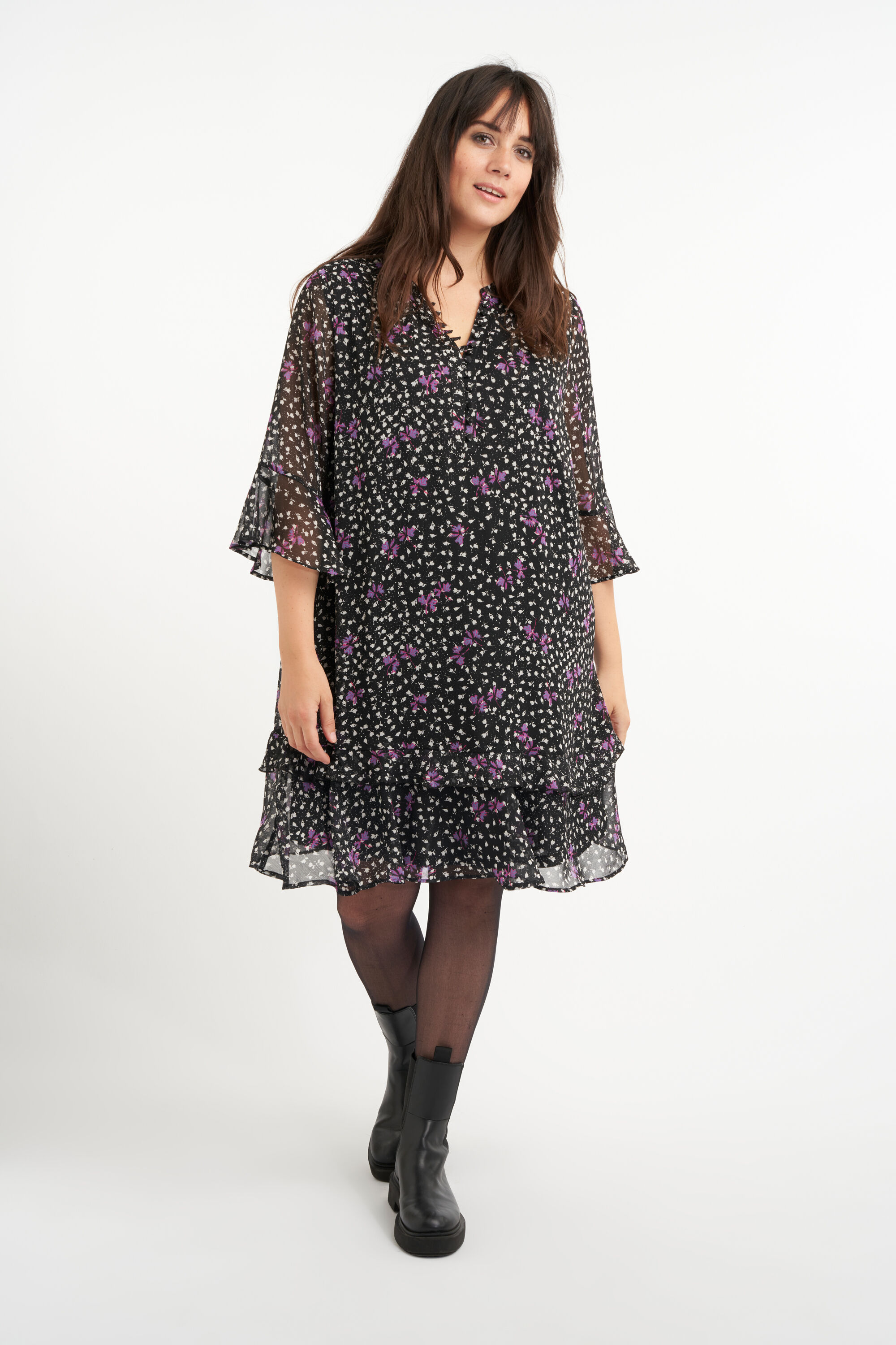 Vestido con flecos y estampado  image number 5