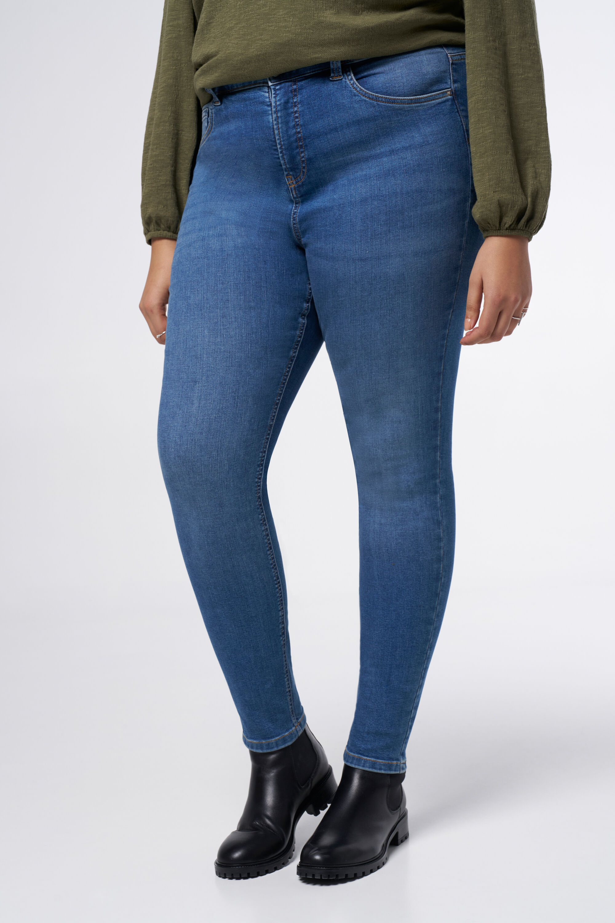 Vaqueros pitillo de cintura alta CHERRY image number 5