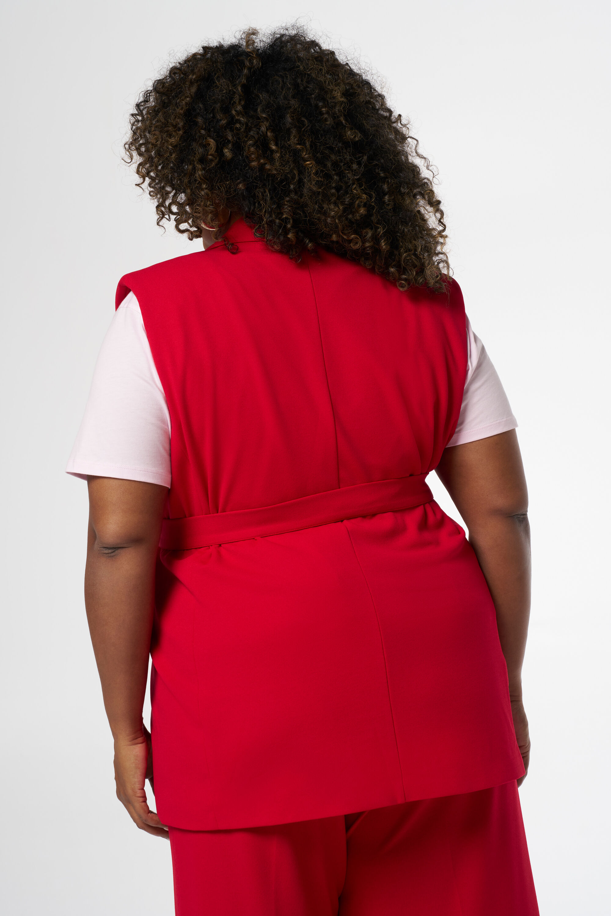 Chaleco con cinto image number 3