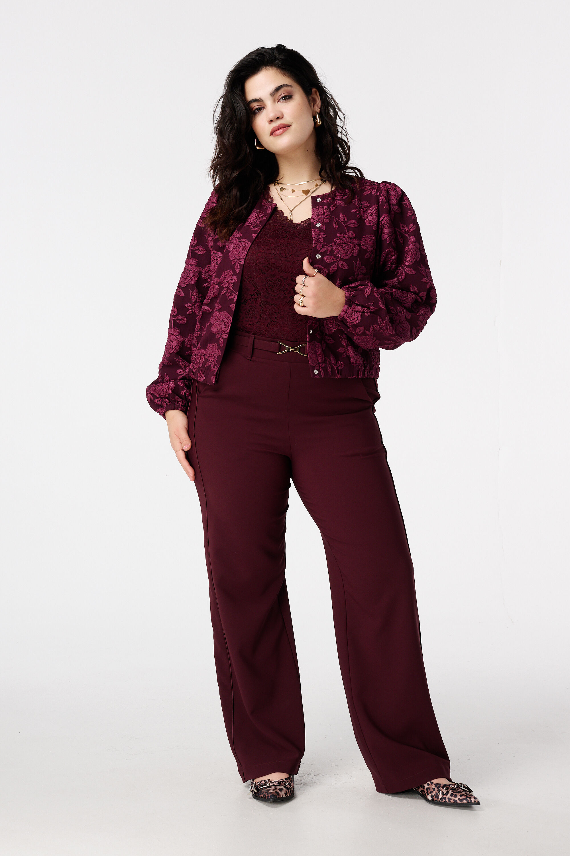 Chaqueta bomber jacquard con estampado floral image number 5