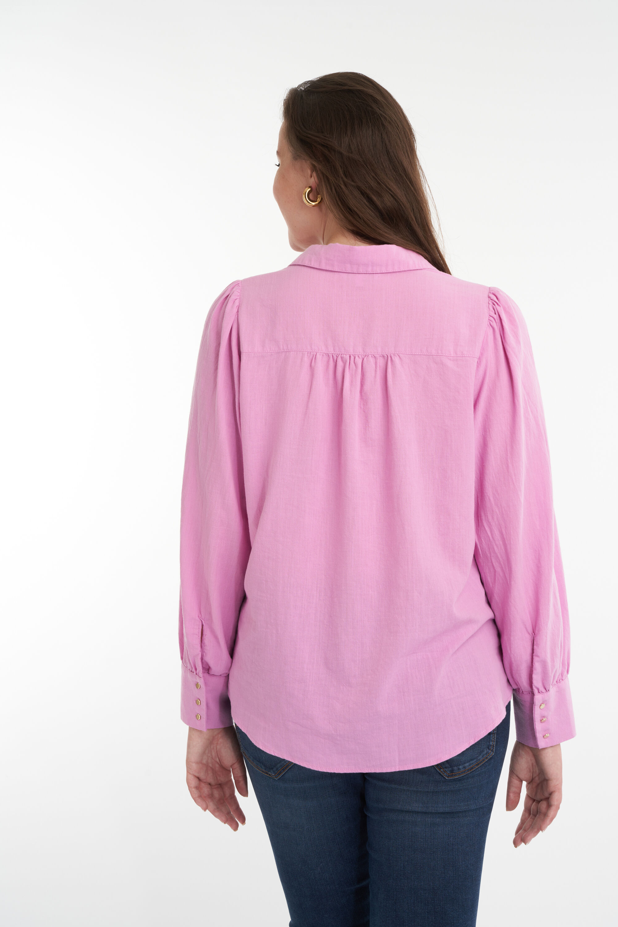Blusa con mangas abullonadas image number 4