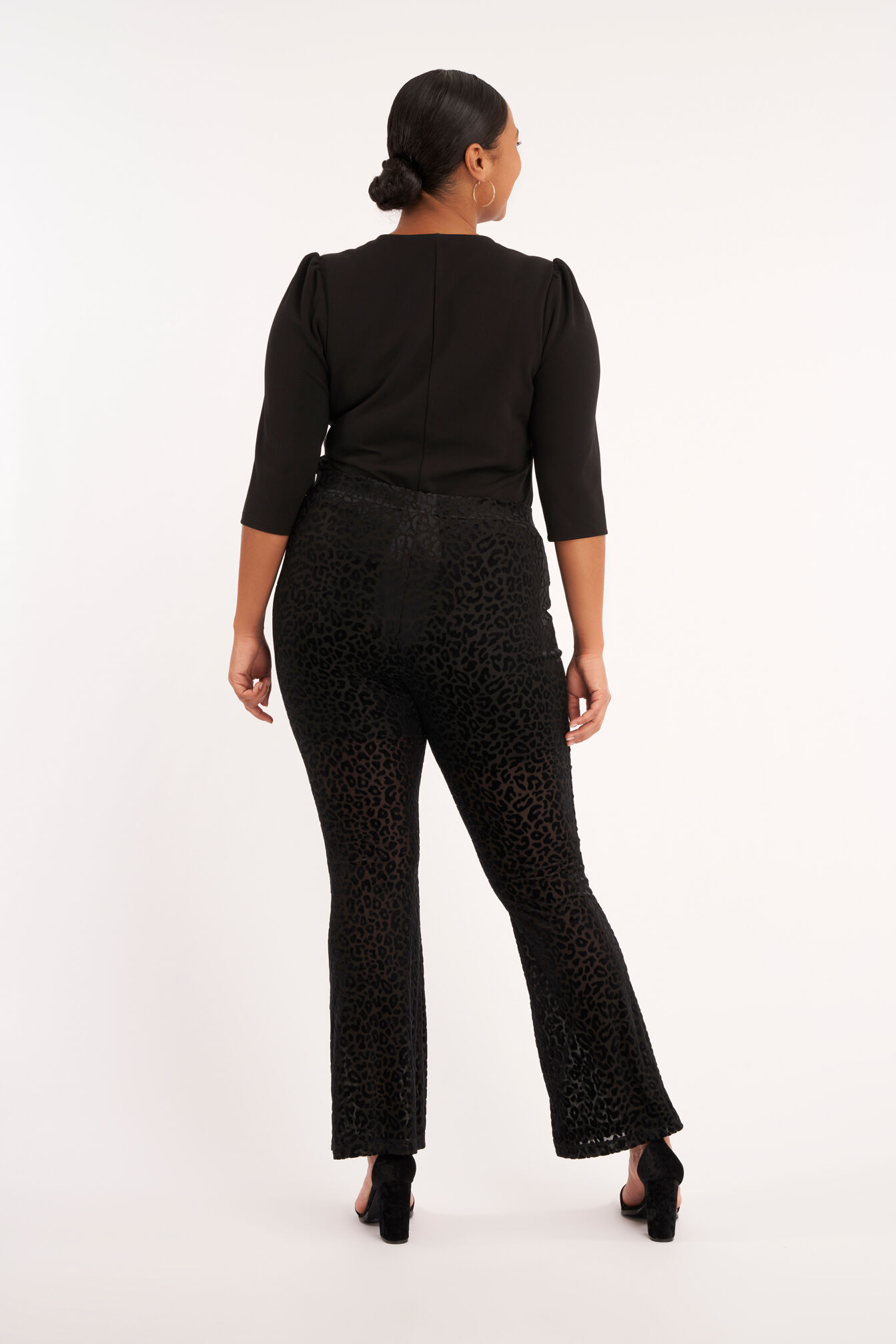 Legging acampanado con estampado de leopardo image number 3