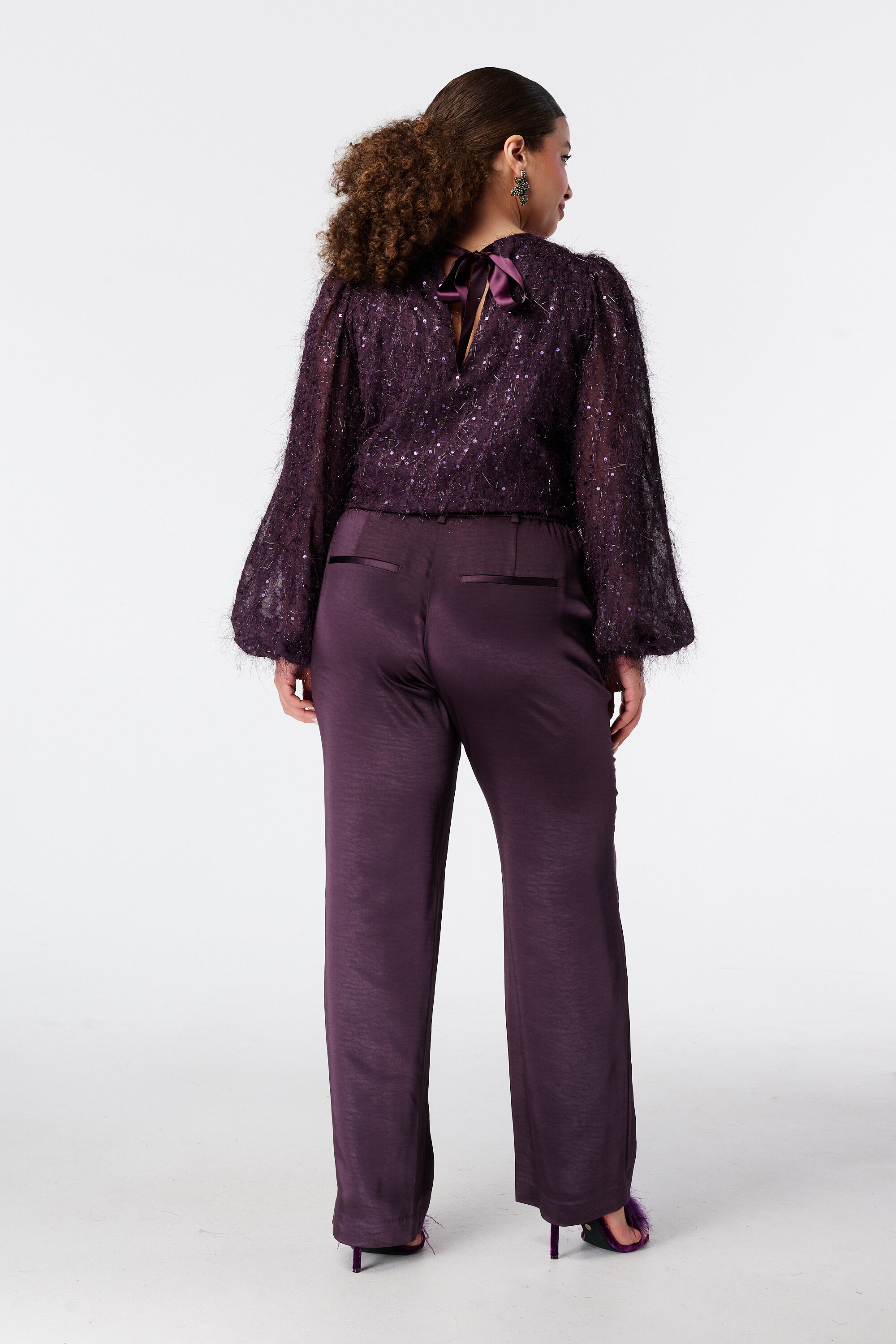 Pantal&oacute;n de efecto satinado image number 3