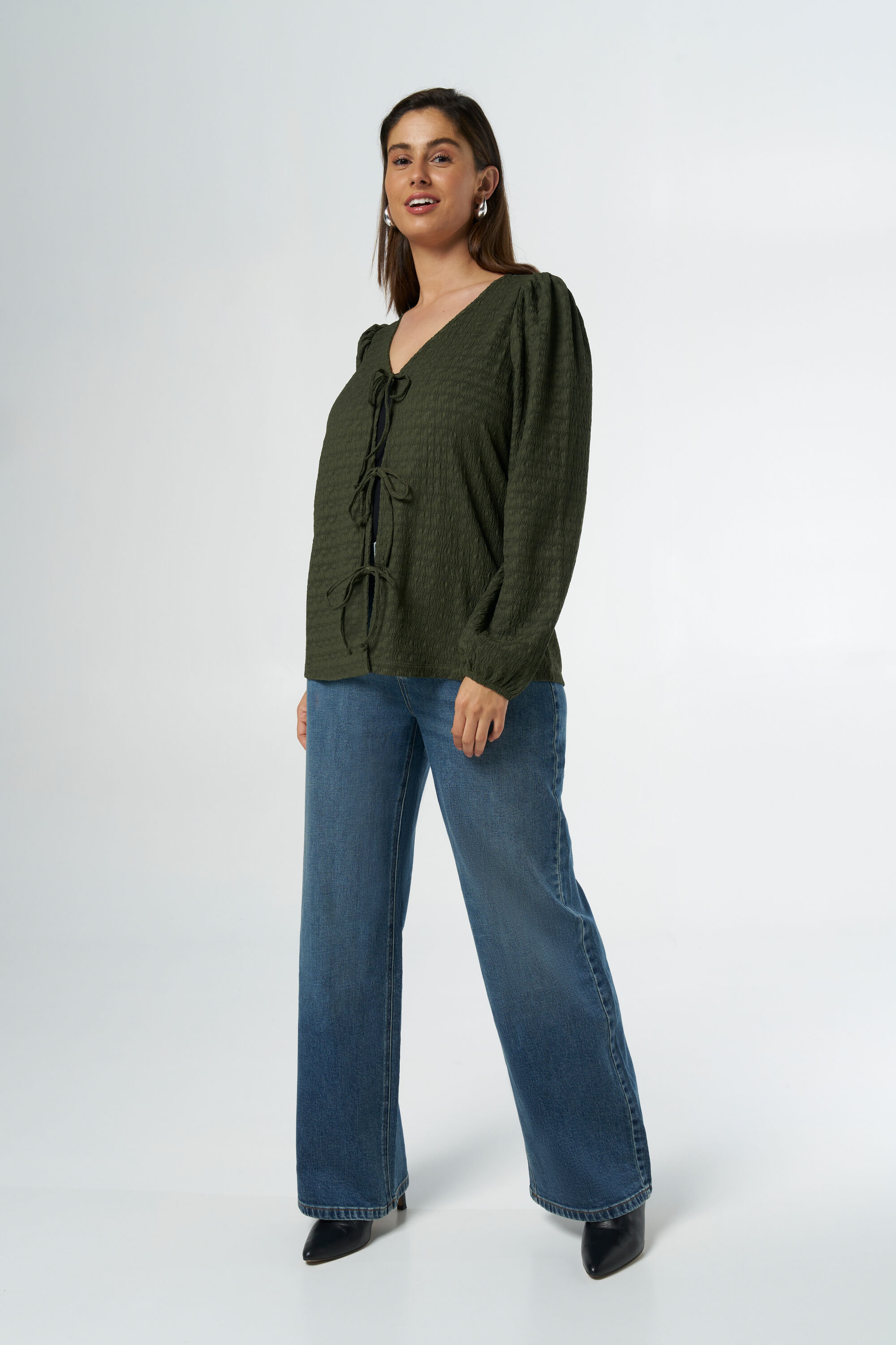 Top con lazo decorativo image number 0