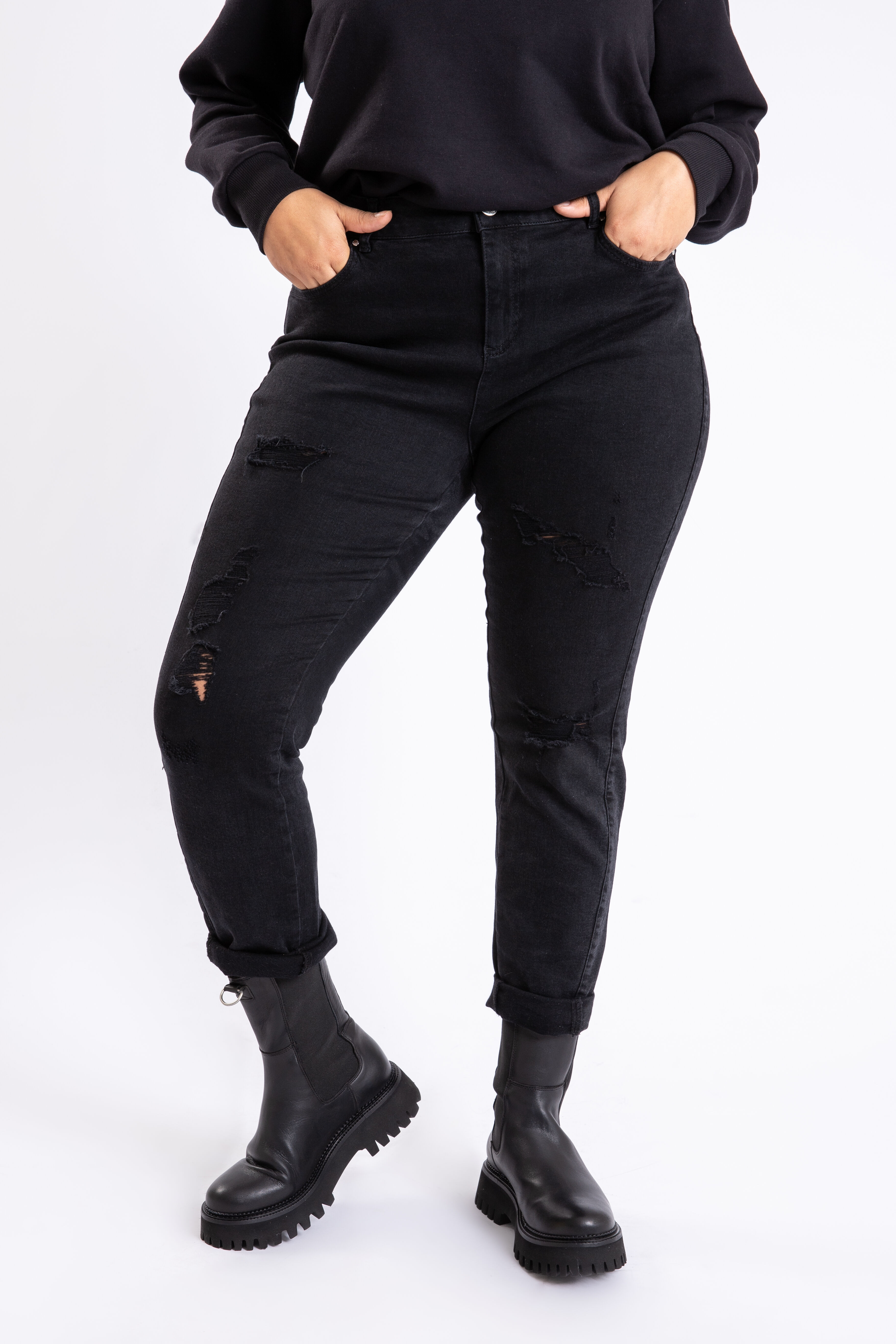 Vaqueros con detalles desgastados image number 4