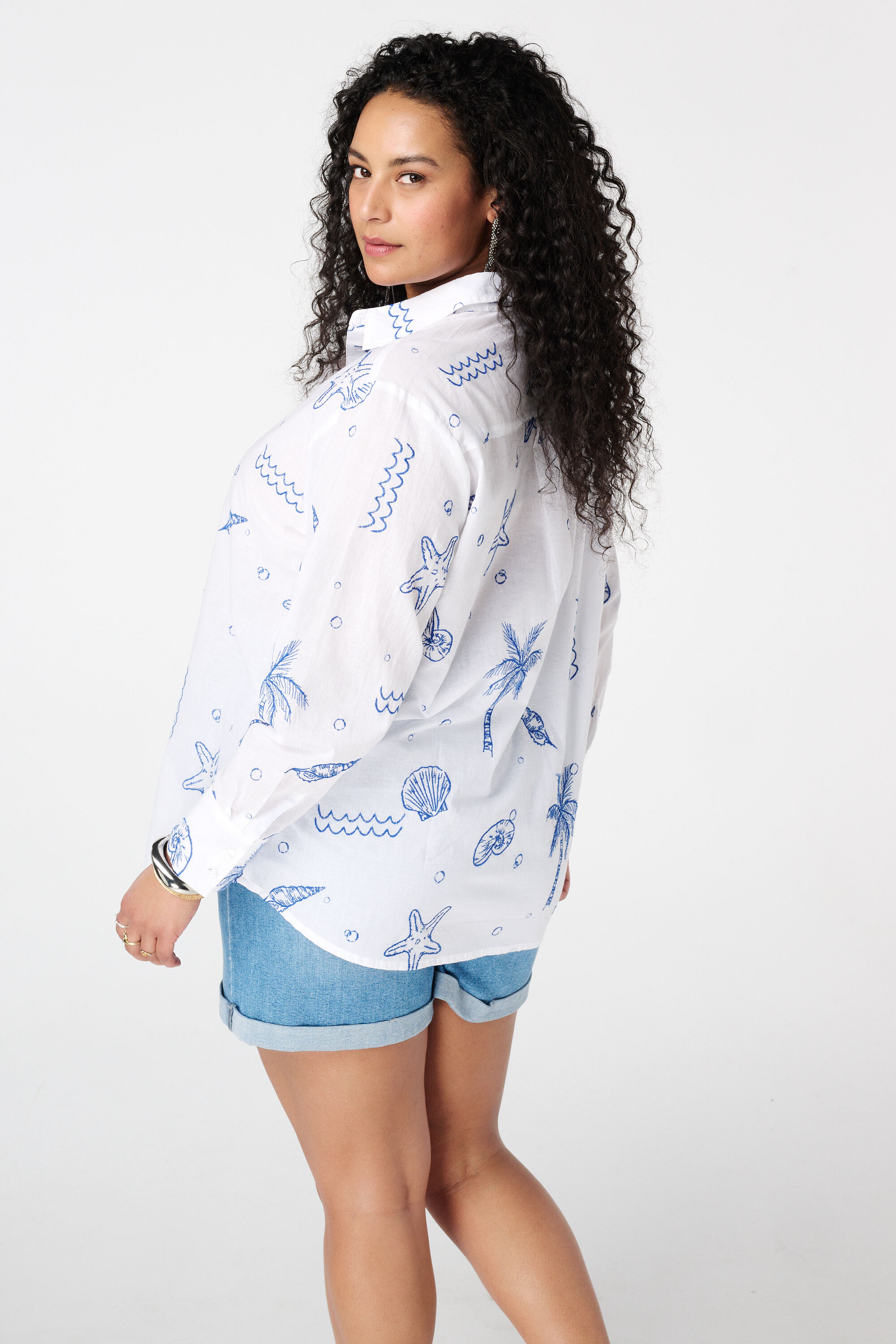 Blusa con estampado tropical image number 3