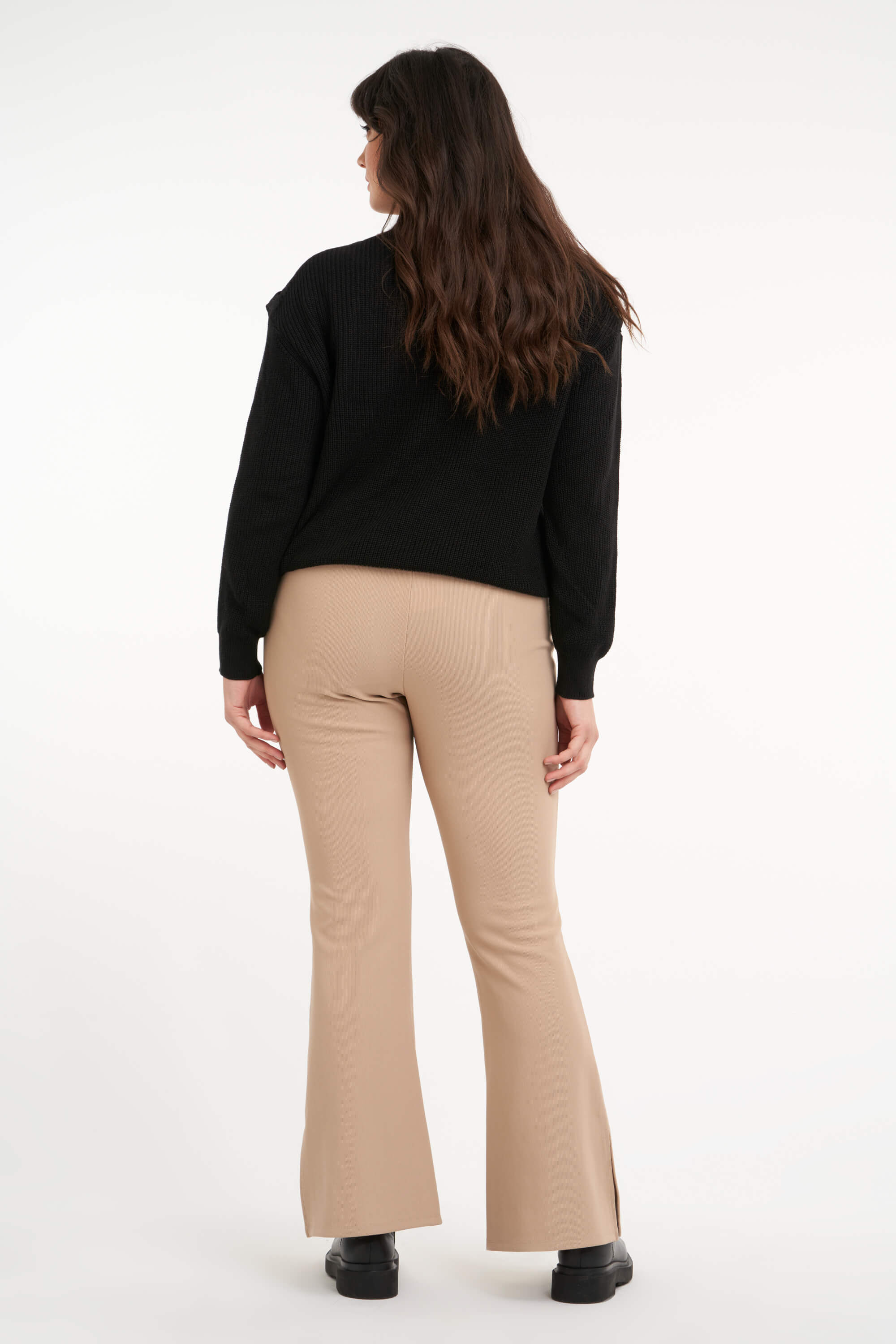 Leggings acampanados con aberturas image number 4