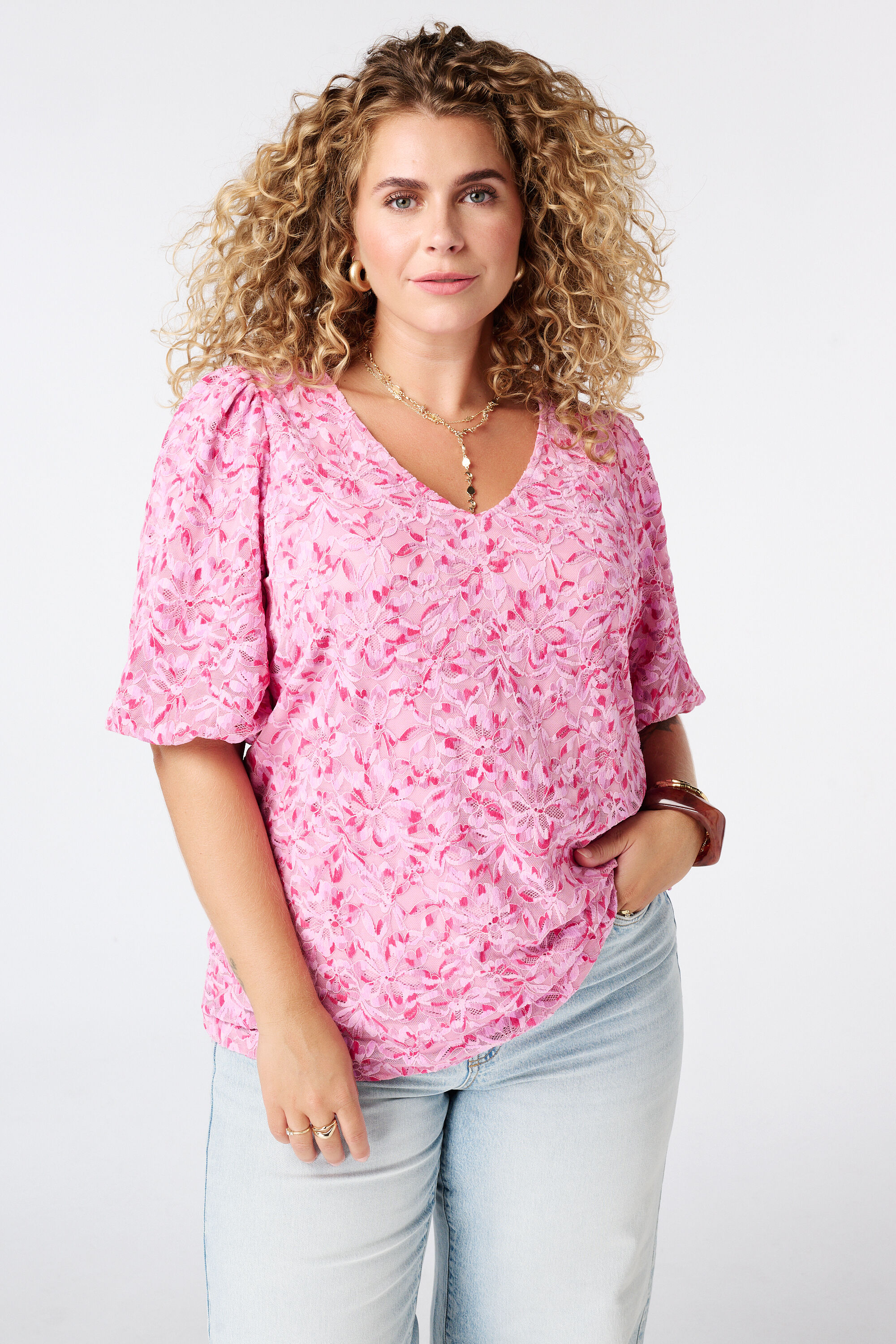 Camiseta con detalles de encaje