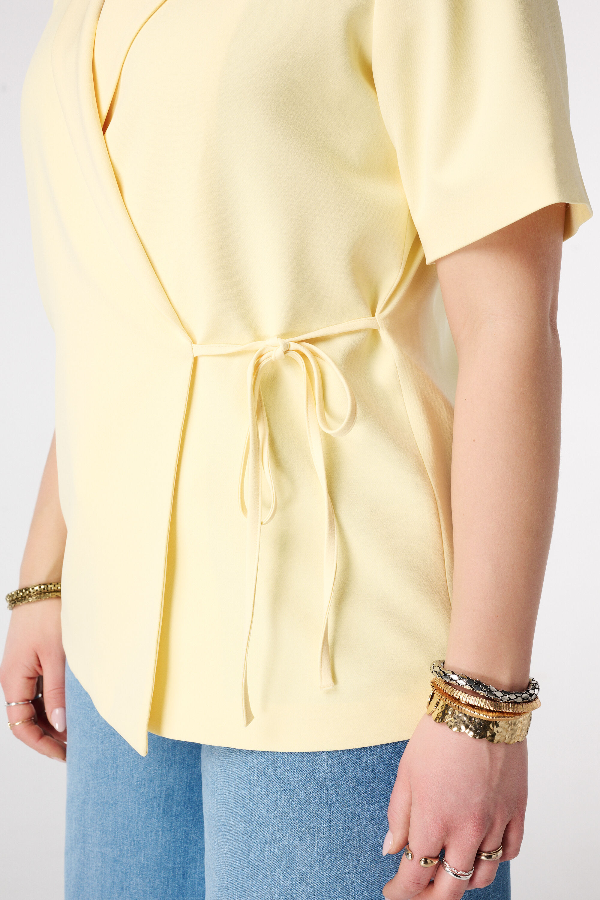 Blazer de manga corta con efecto cruzado image number 6