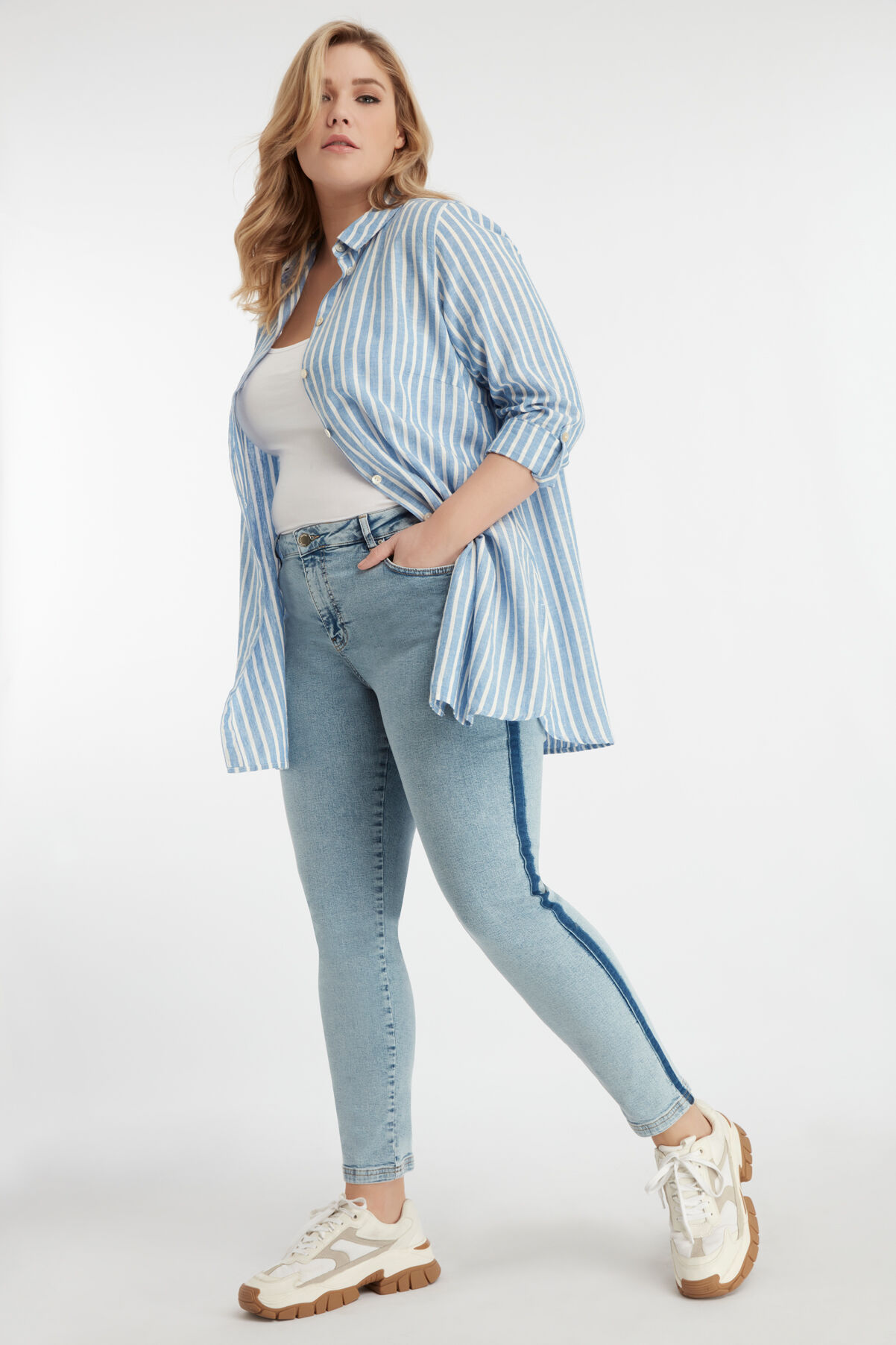 Blusa de rayas larga image number 5